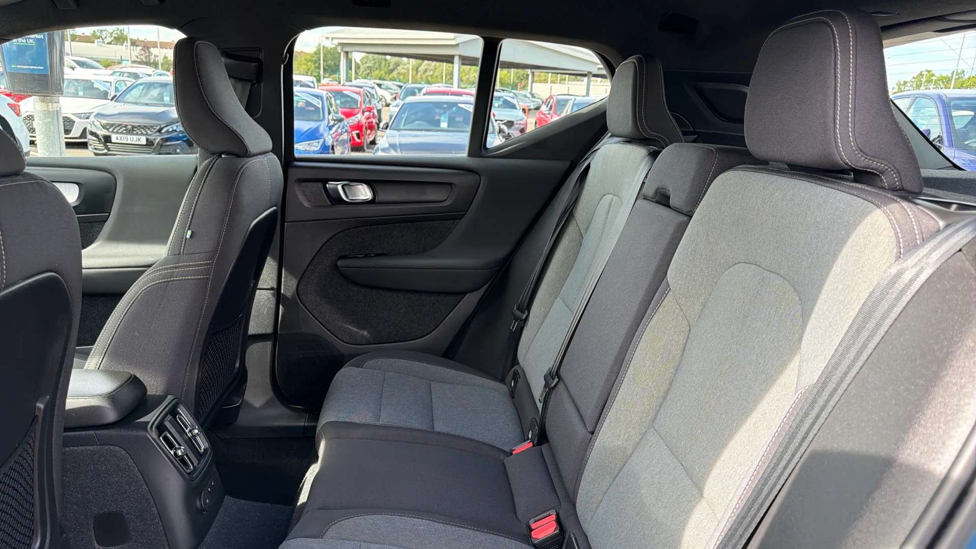 2023 VOLVO XC40 2023 VOLVO XC40
