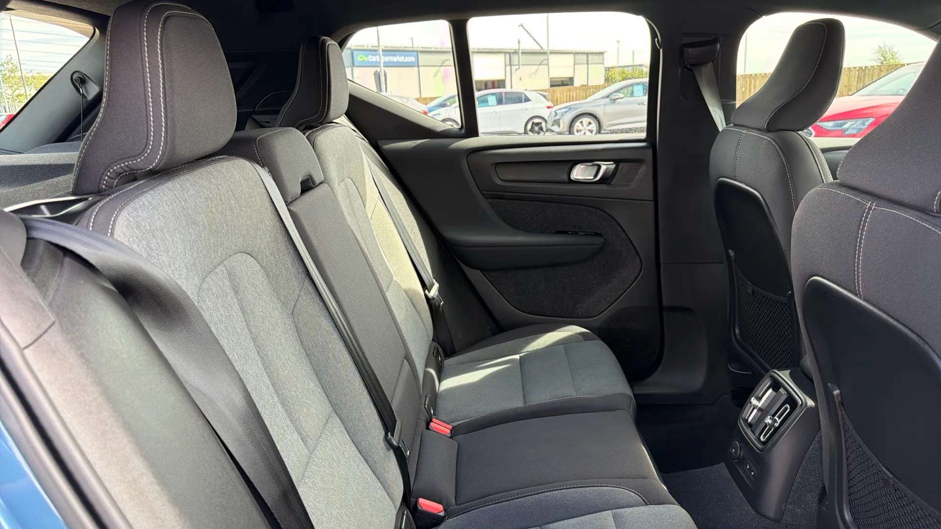 2023 VOLVO XC40 2023 VOLVO XC40