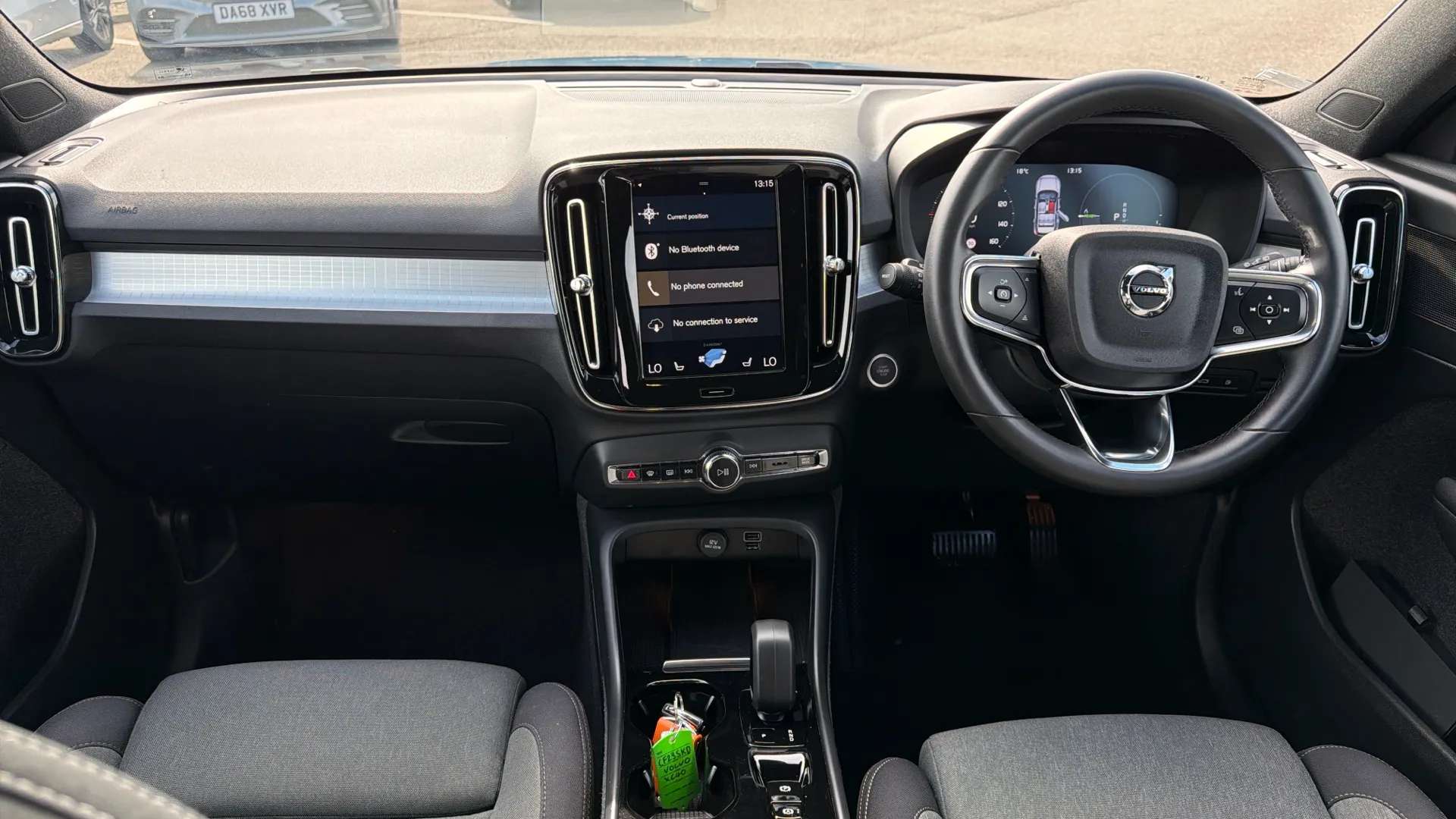 2023 VOLVO XC40 2023 VOLVO XC40