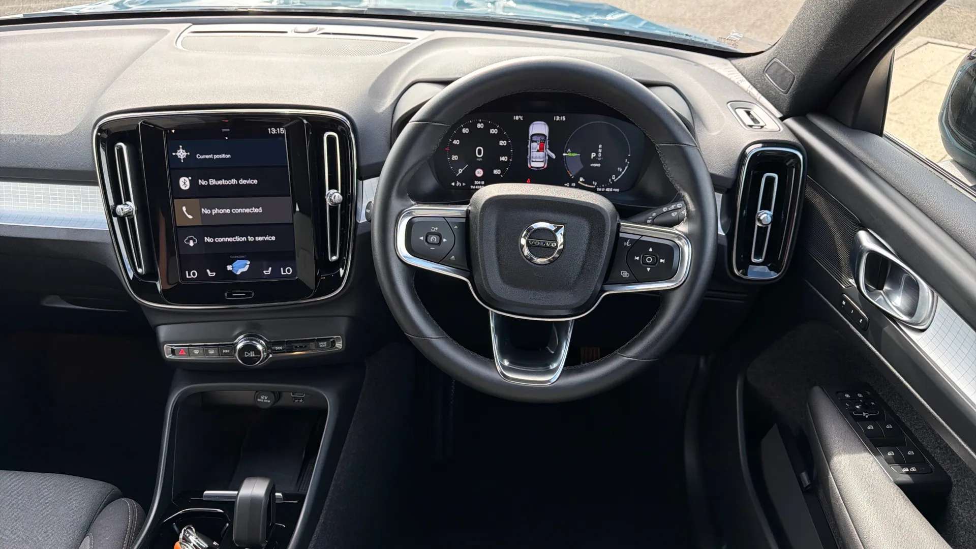2023 VOLVO XC40 2023 VOLVO XC40