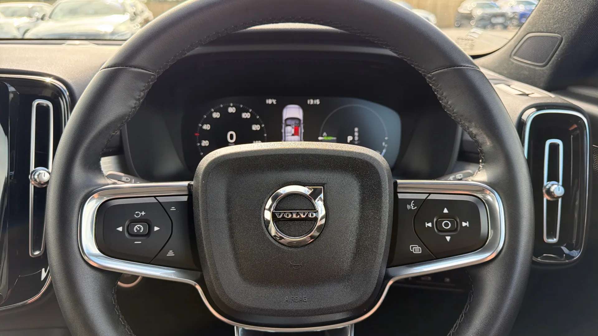 2023 VOLVO XC40 2023 VOLVO XC40