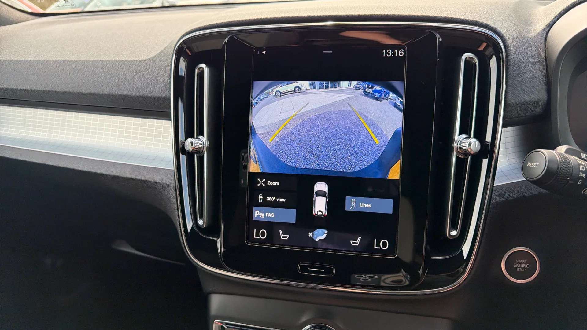 2023 VOLVO XC40 2023 VOLVO XC40