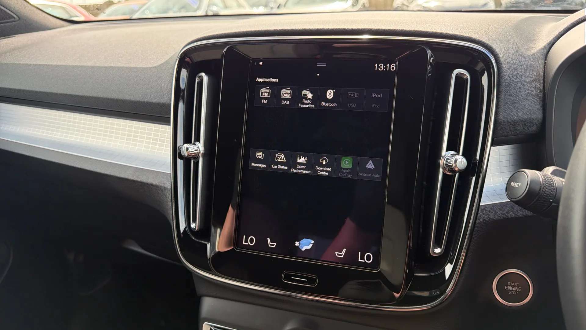 2023 VOLVO XC40 2023 VOLVO XC40