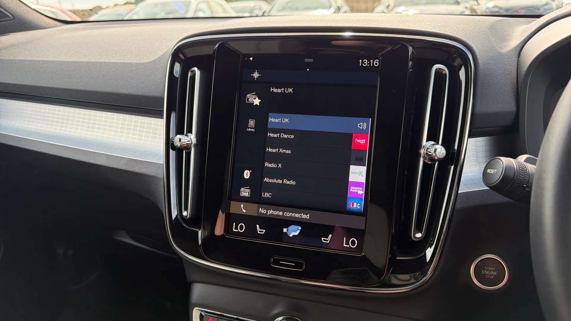 2023 VOLVO XC40 2023 VOLVO XC40
