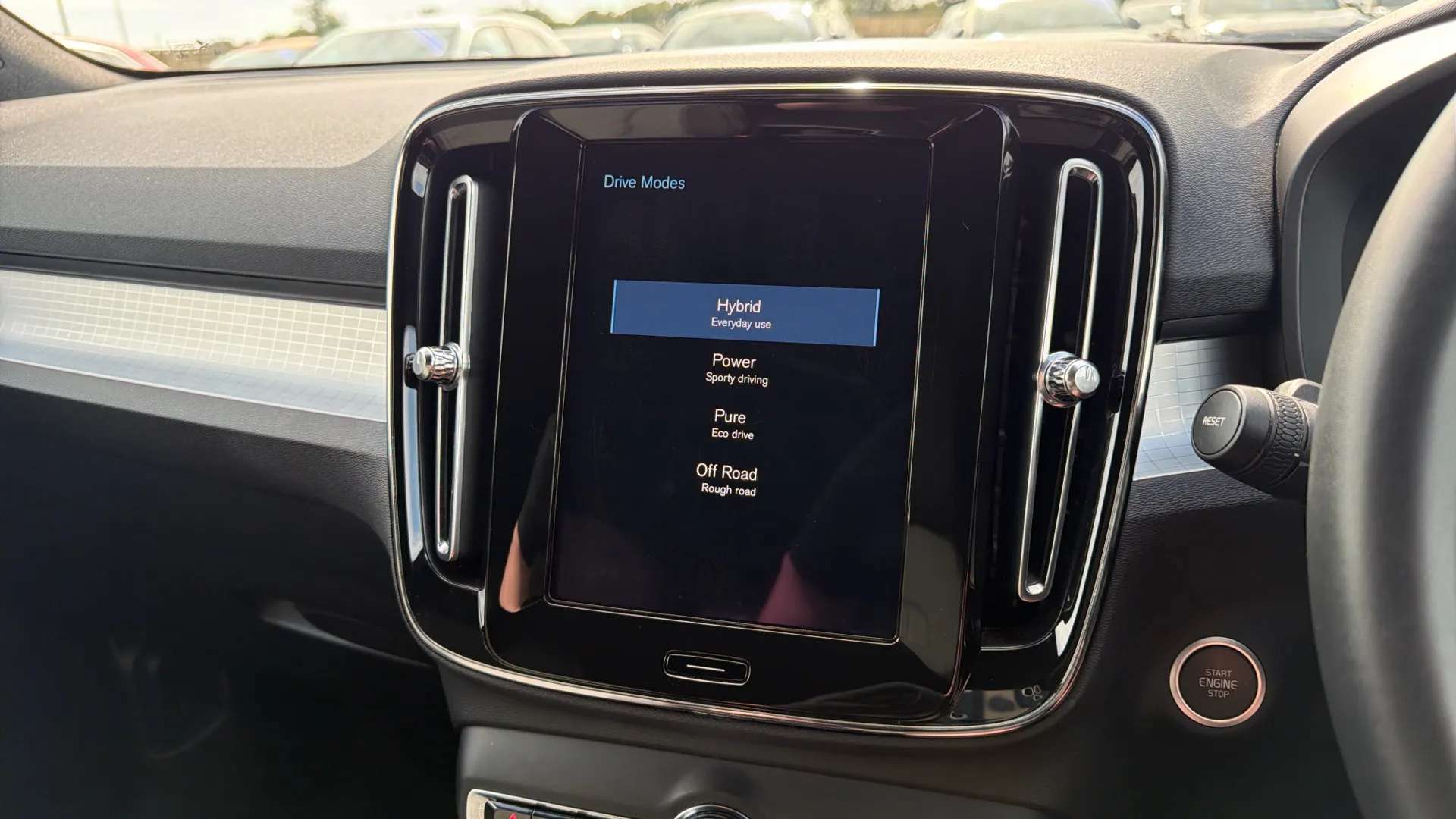 2023 VOLVO XC40 2023 VOLVO XC40