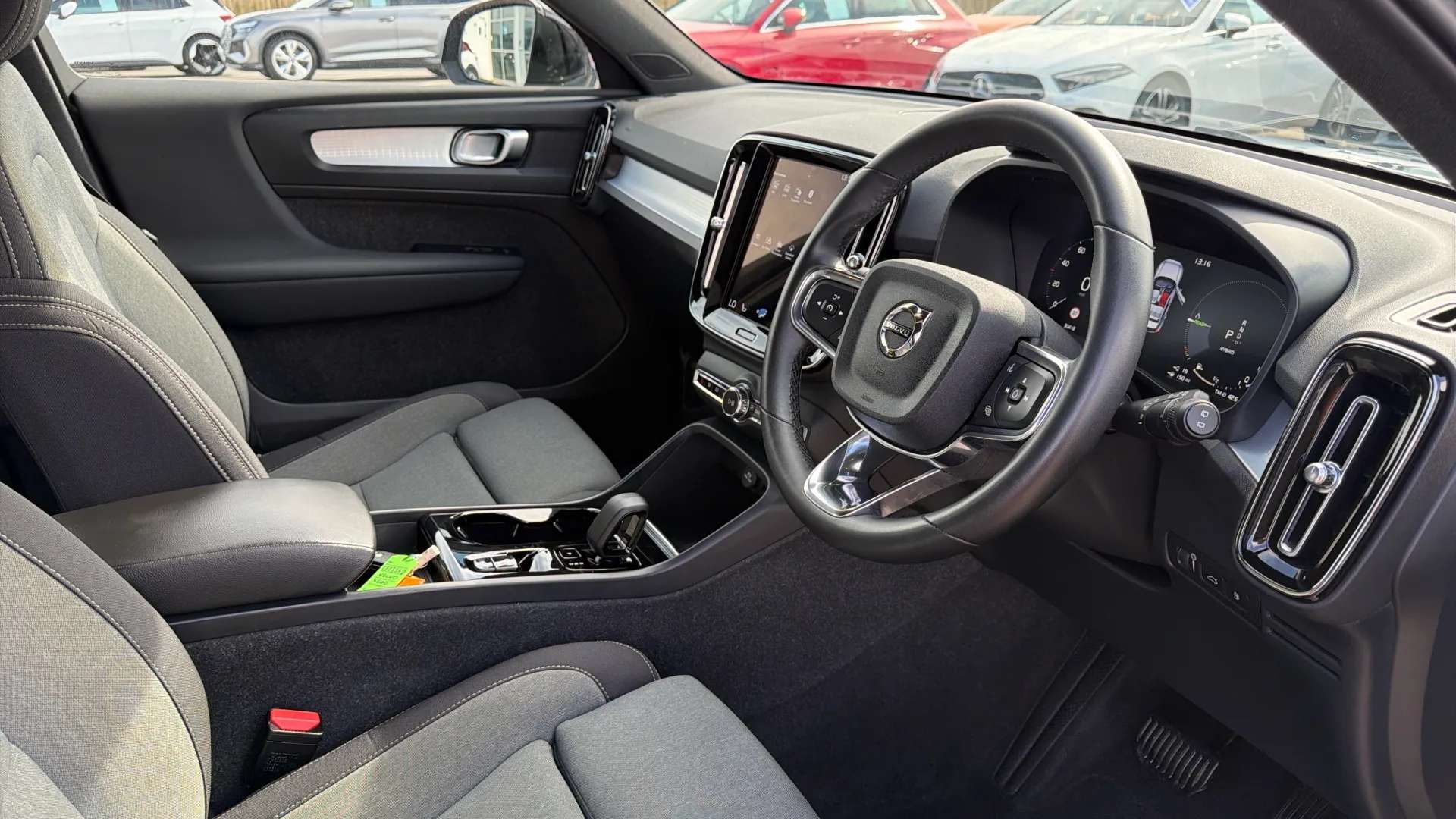 2023 VOLVO XC40 2023 VOLVO XC40