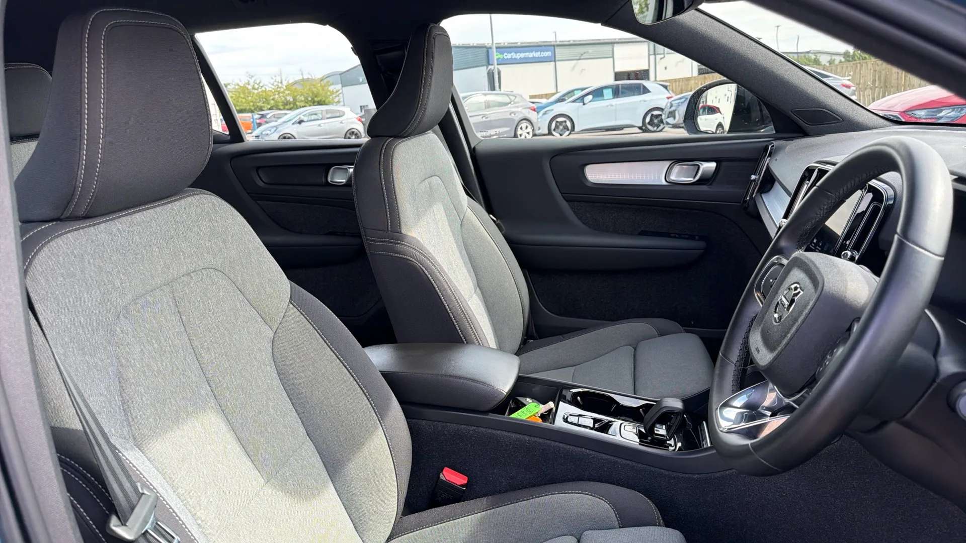 2023 VOLVO XC40 2023 VOLVO XC40