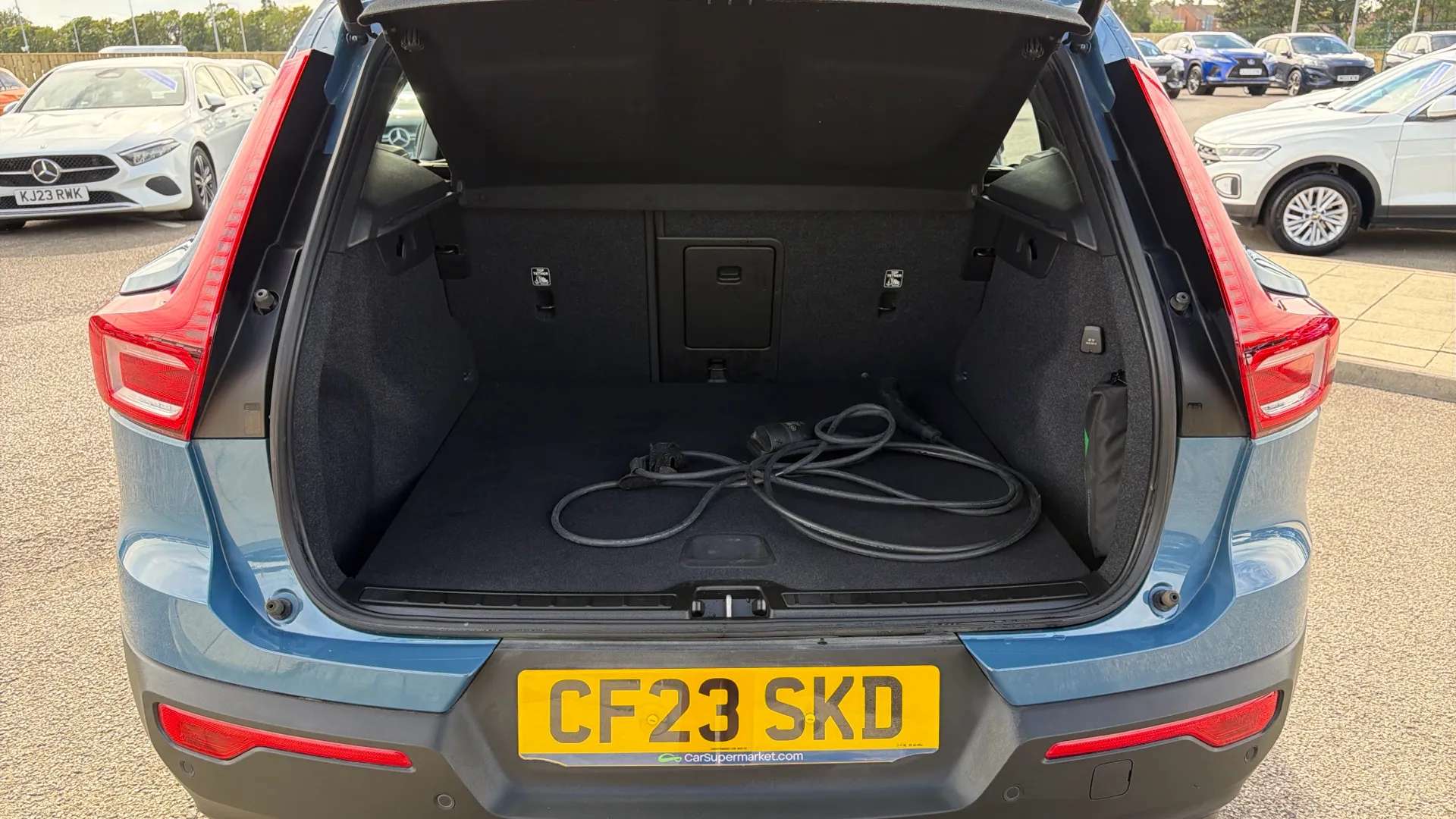 2023 VOLVO XC40 2023 VOLVO XC40