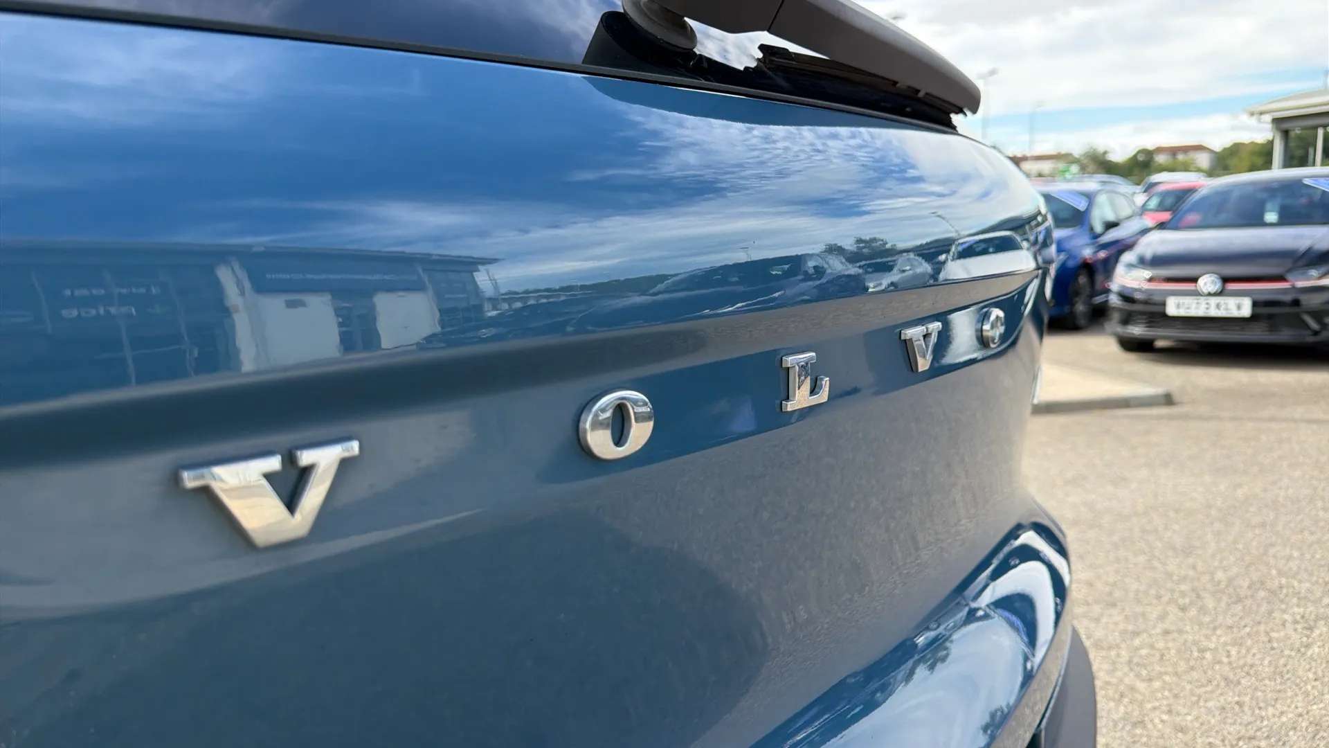 2023 VOLVO XC40 2023 VOLVO XC40