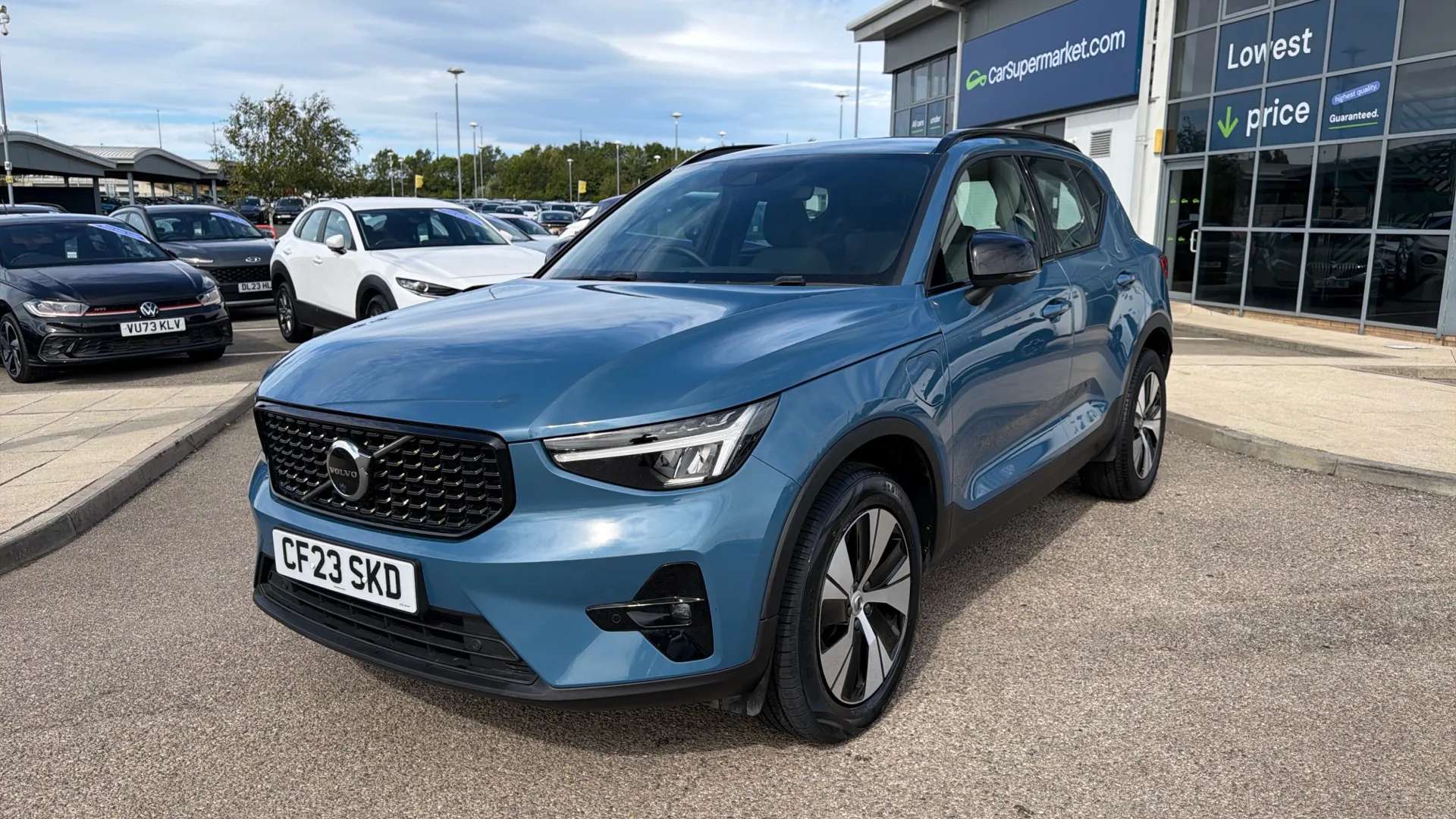 2023 VOLVO XC40 2023 VOLVO XC40