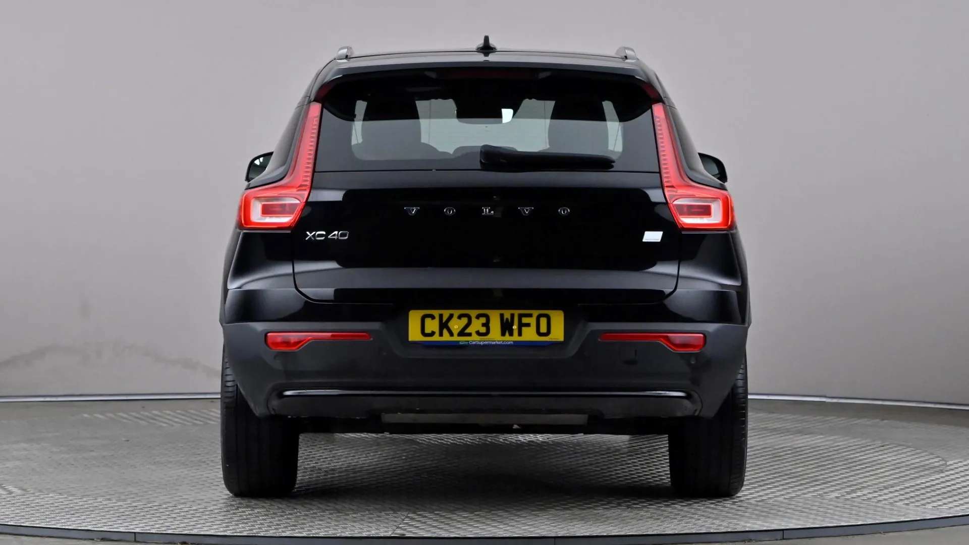 2023 VOLVO XC40 2023 VOLVO XC40