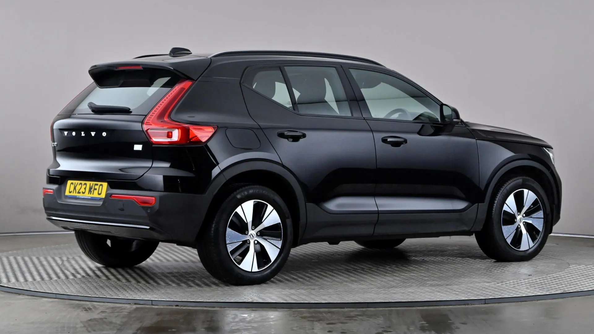 2023 VOLVO XC40 2023 VOLVO XC40