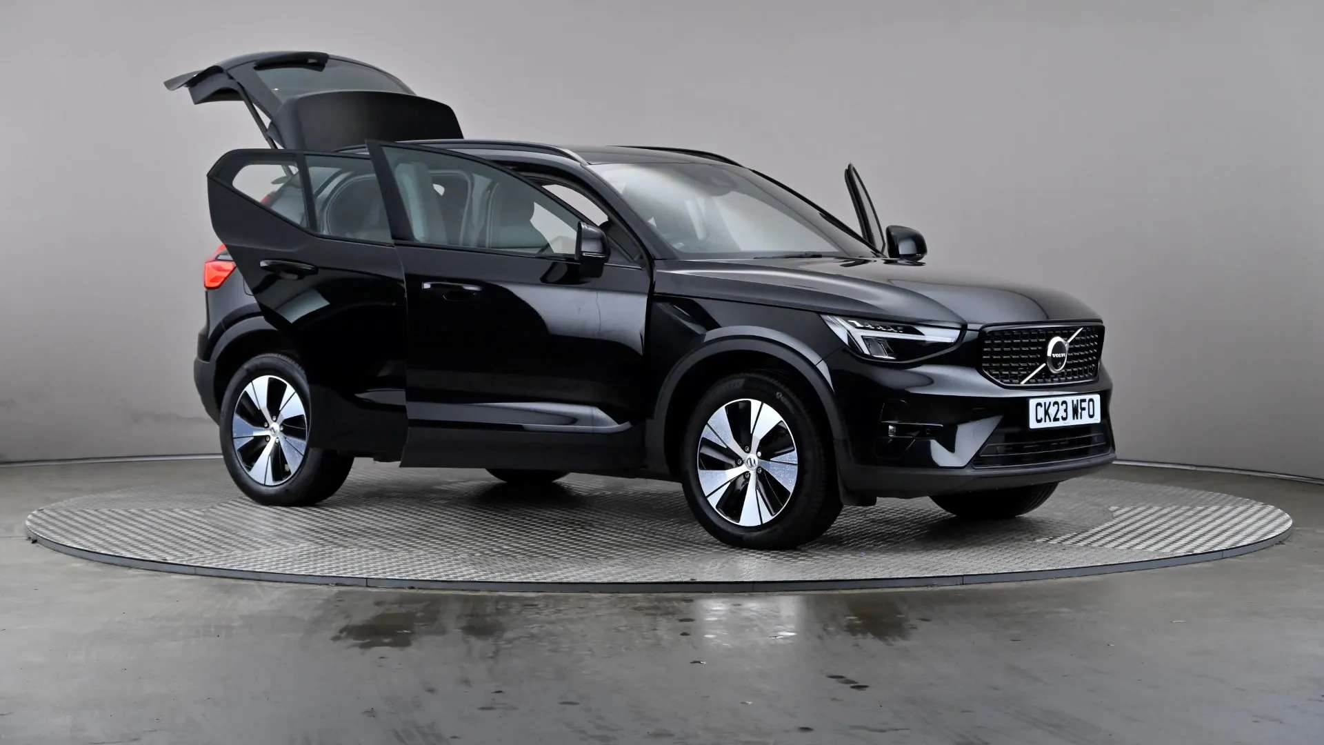 2023 VOLVO XC40 2023 VOLVO XC40