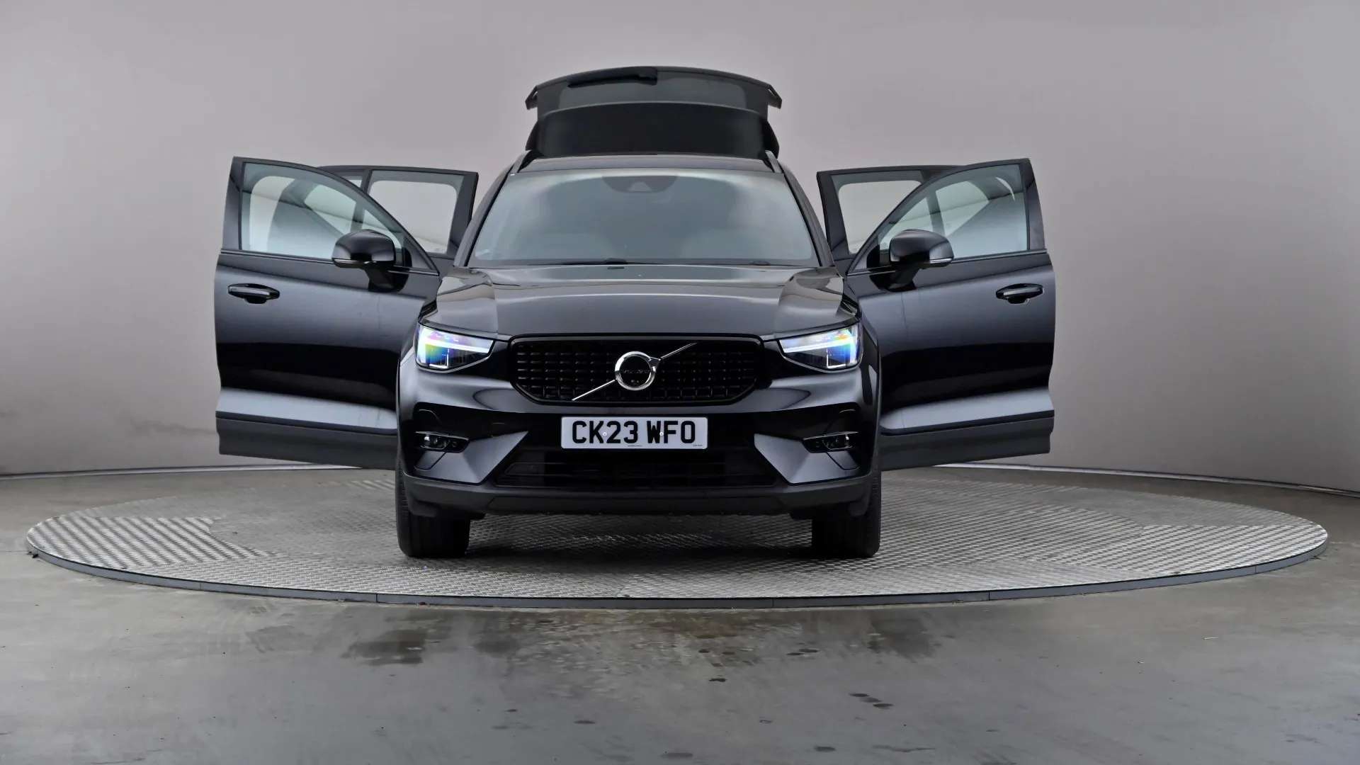 2023 VOLVO XC40 2023 VOLVO XC40