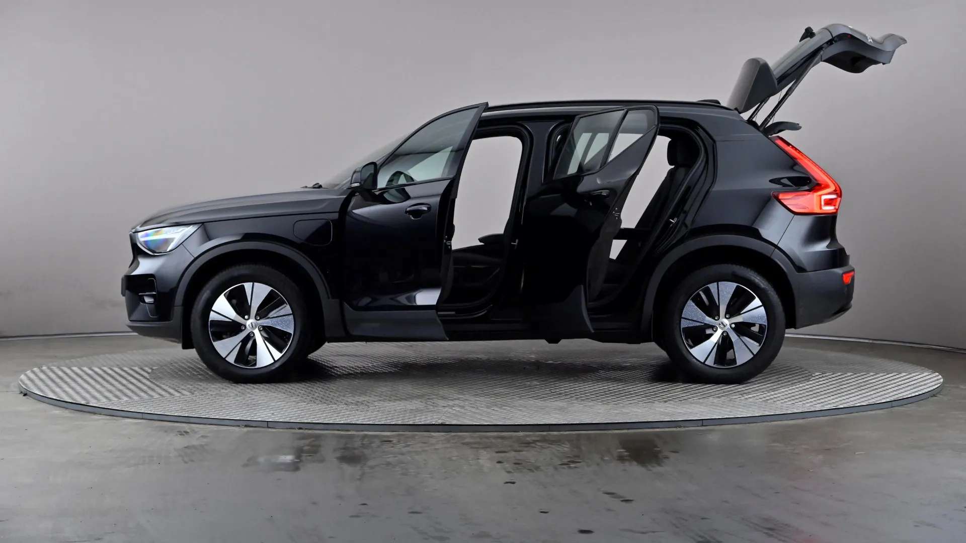 2023 VOLVO XC40 2023 VOLVO XC40