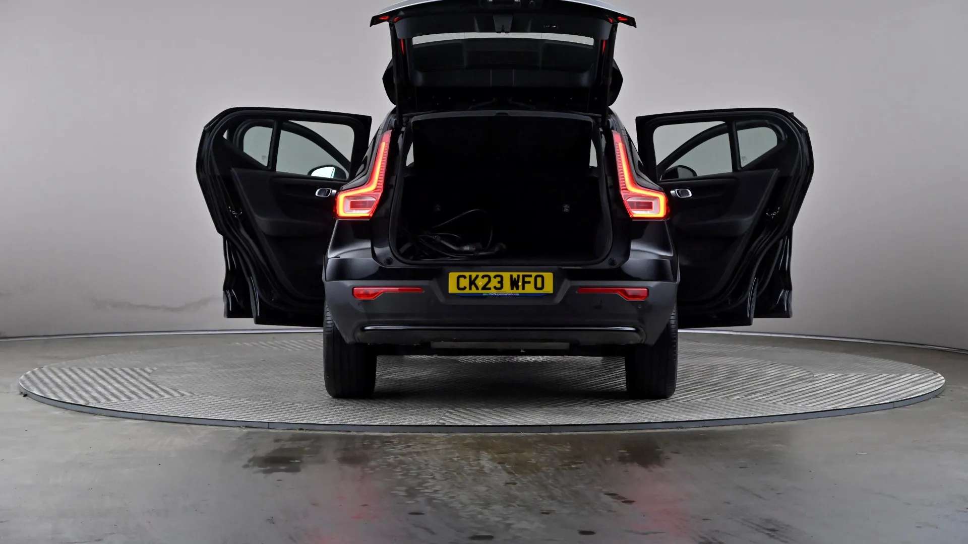 2023 VOLVO XC40 2023 VOLVO XC40