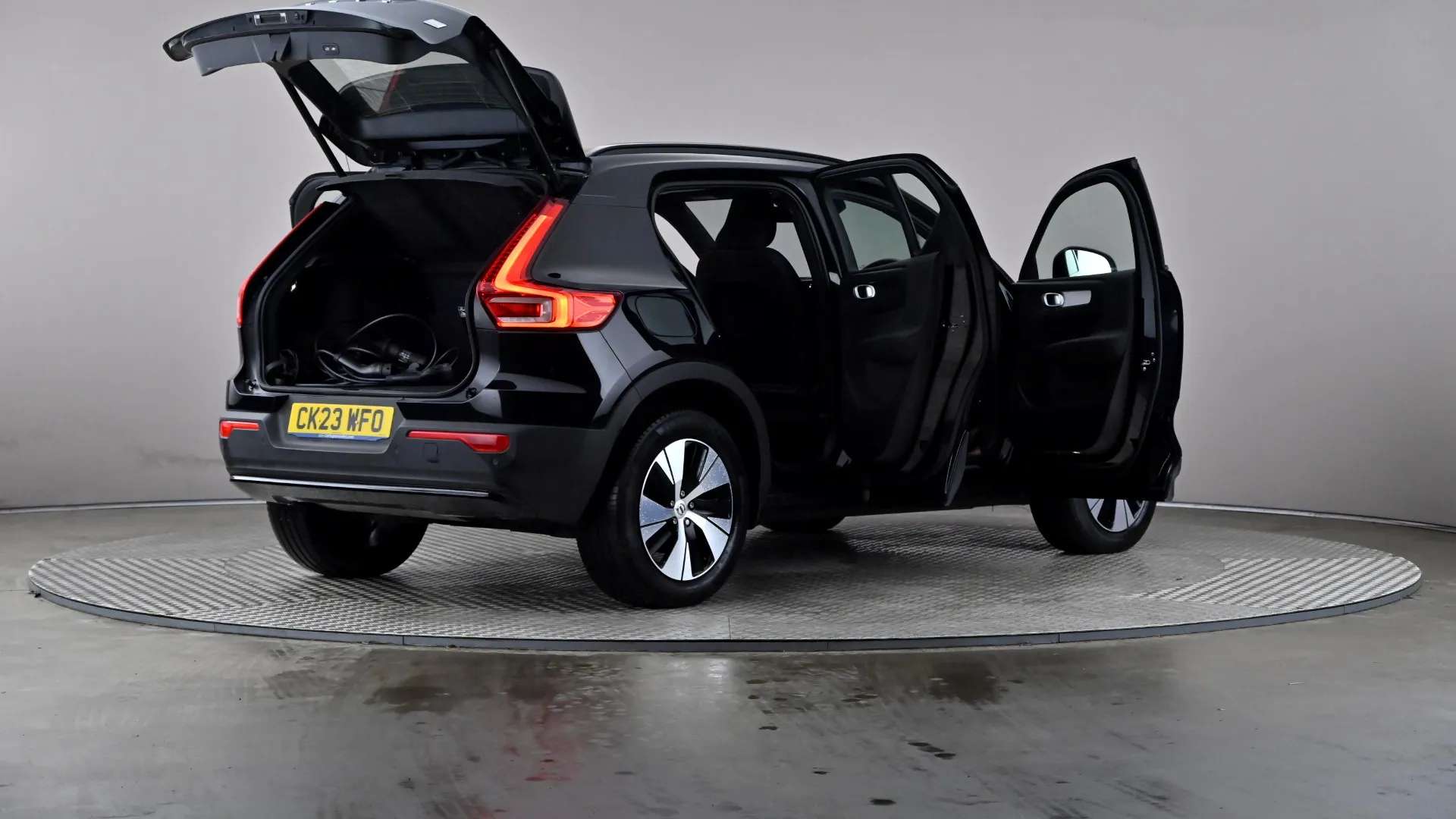 2023 VOLVO XC40 2023 VOLVO XC40