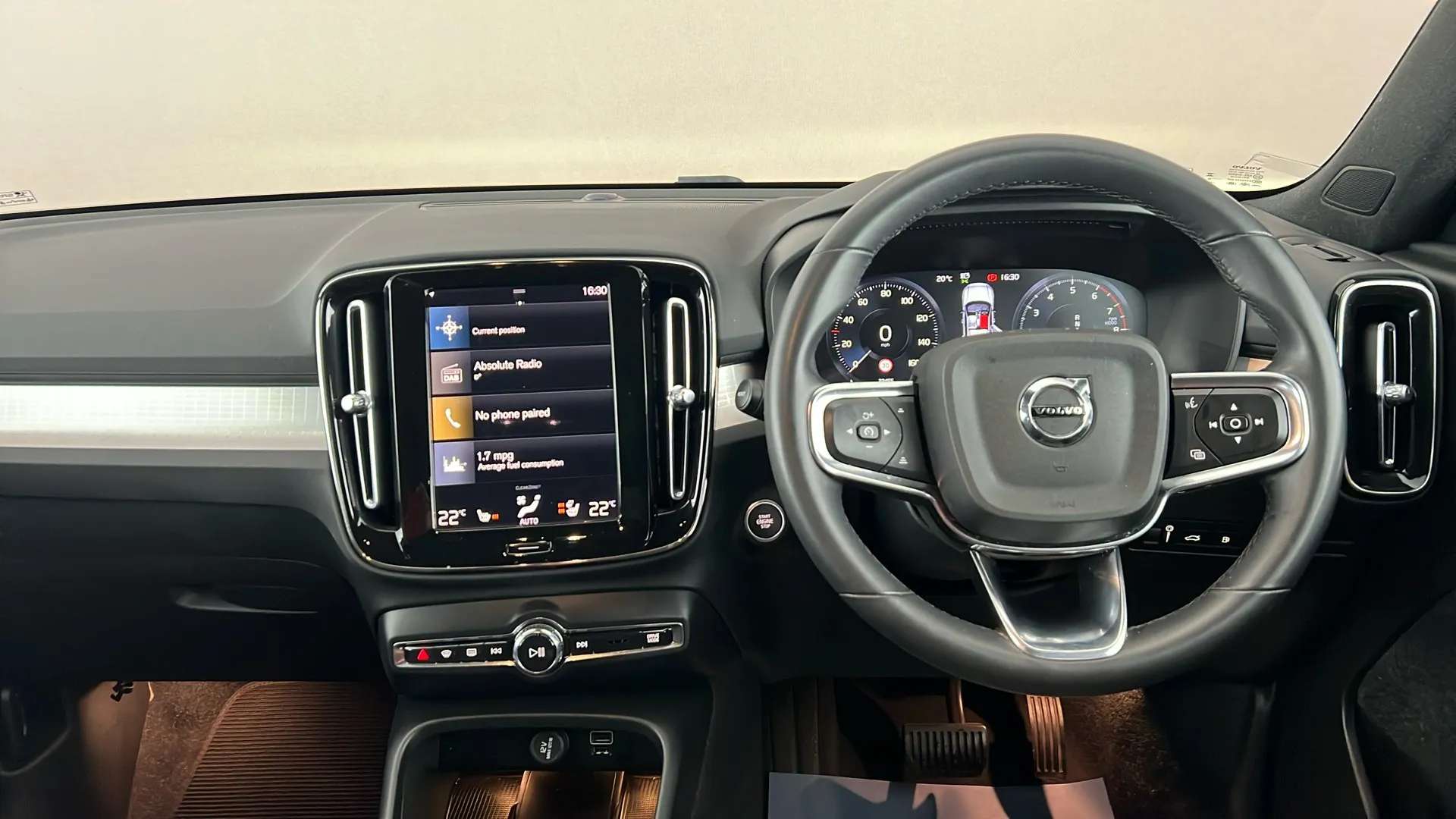 2023 VOLVO XC40 2023 VOLVO XC40