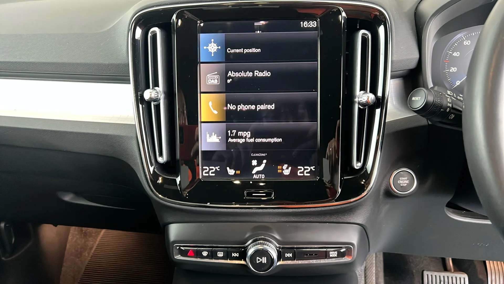 2023 VOLVO XC40 2023 VOLVO XC40