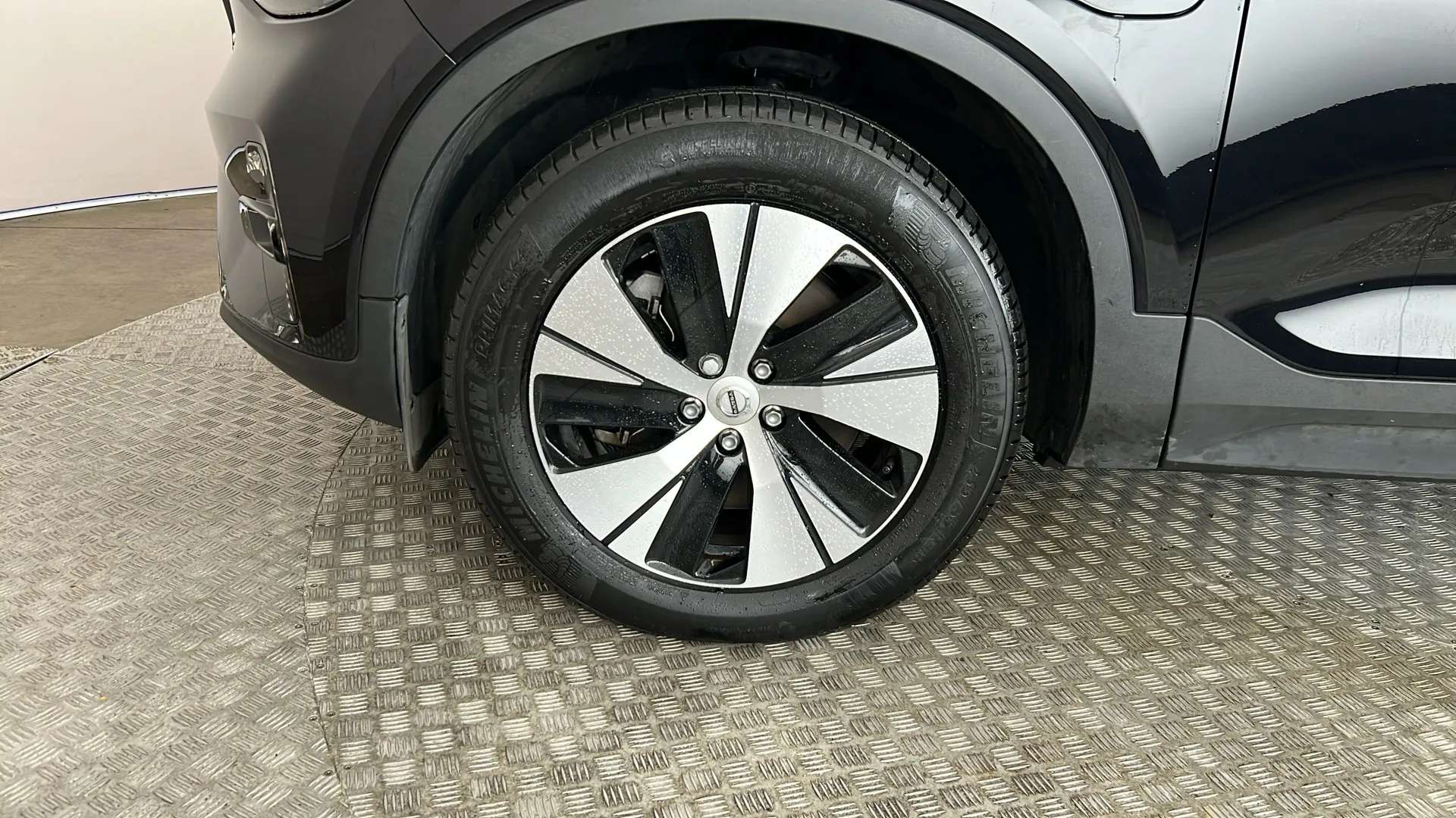 2023 VOLVO XC40 2023 VOLVO XC40