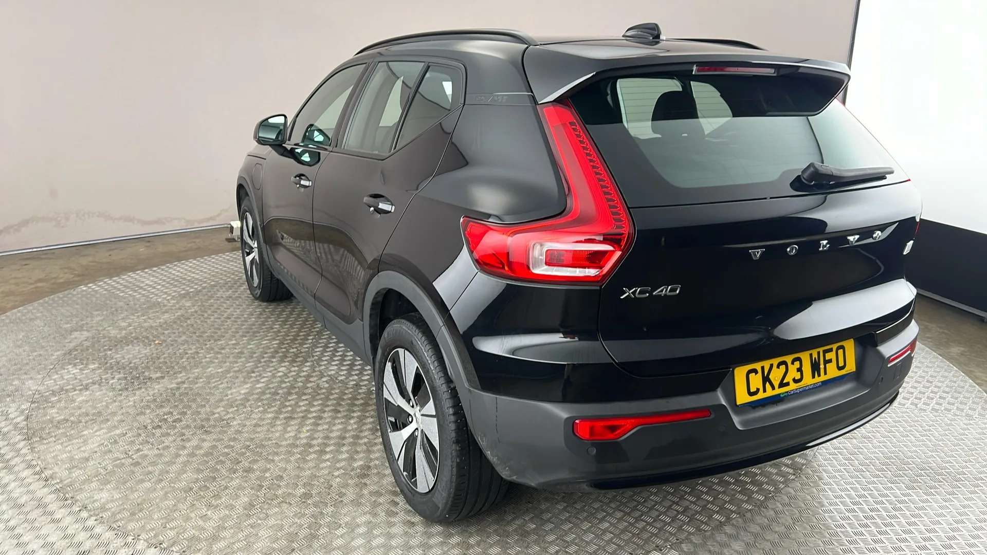 2023 VOLVO XC40 2023 VOLVO XC40