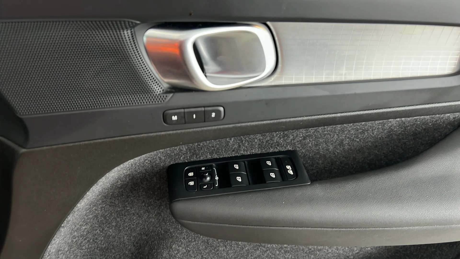 2023 VOLVO XC40 2023 VOLVO XC40