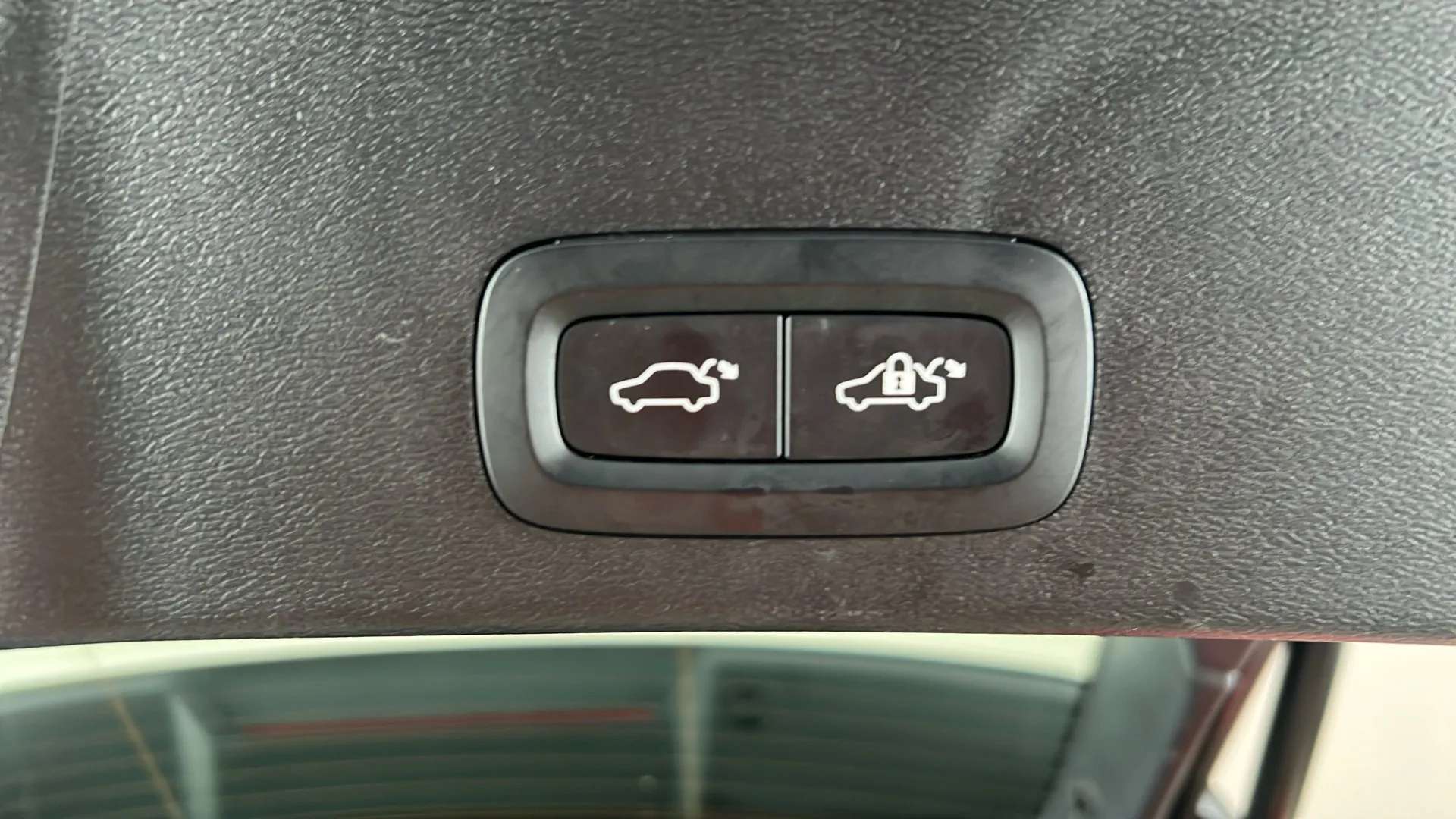 2023 VOLVO XC40 2023 VOLVO XC40