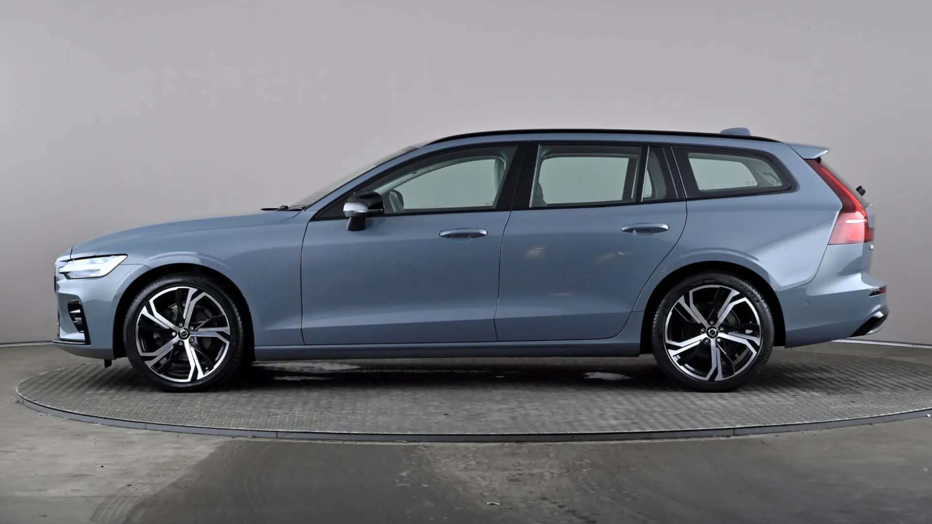 2023 VOLVO V60 2023 VOLVO V60