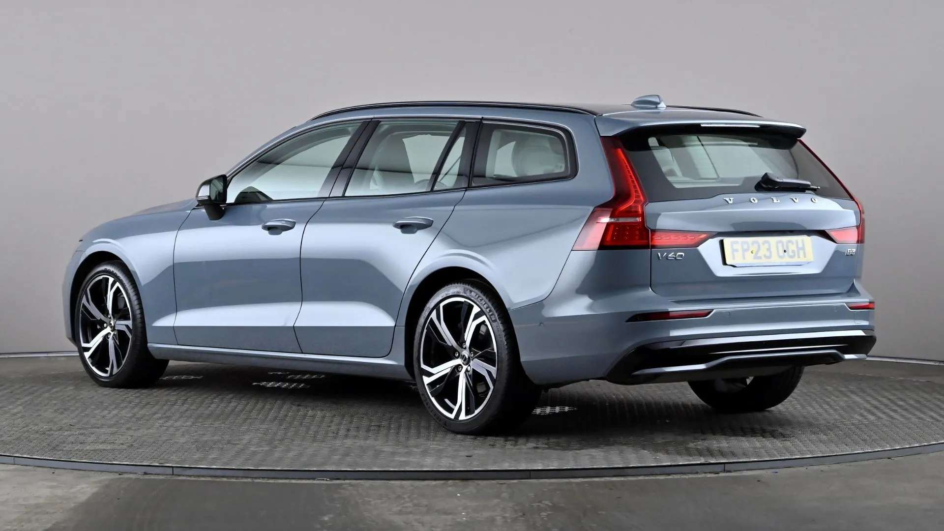 2023 VOLVO V60 2023 VOLVO V60