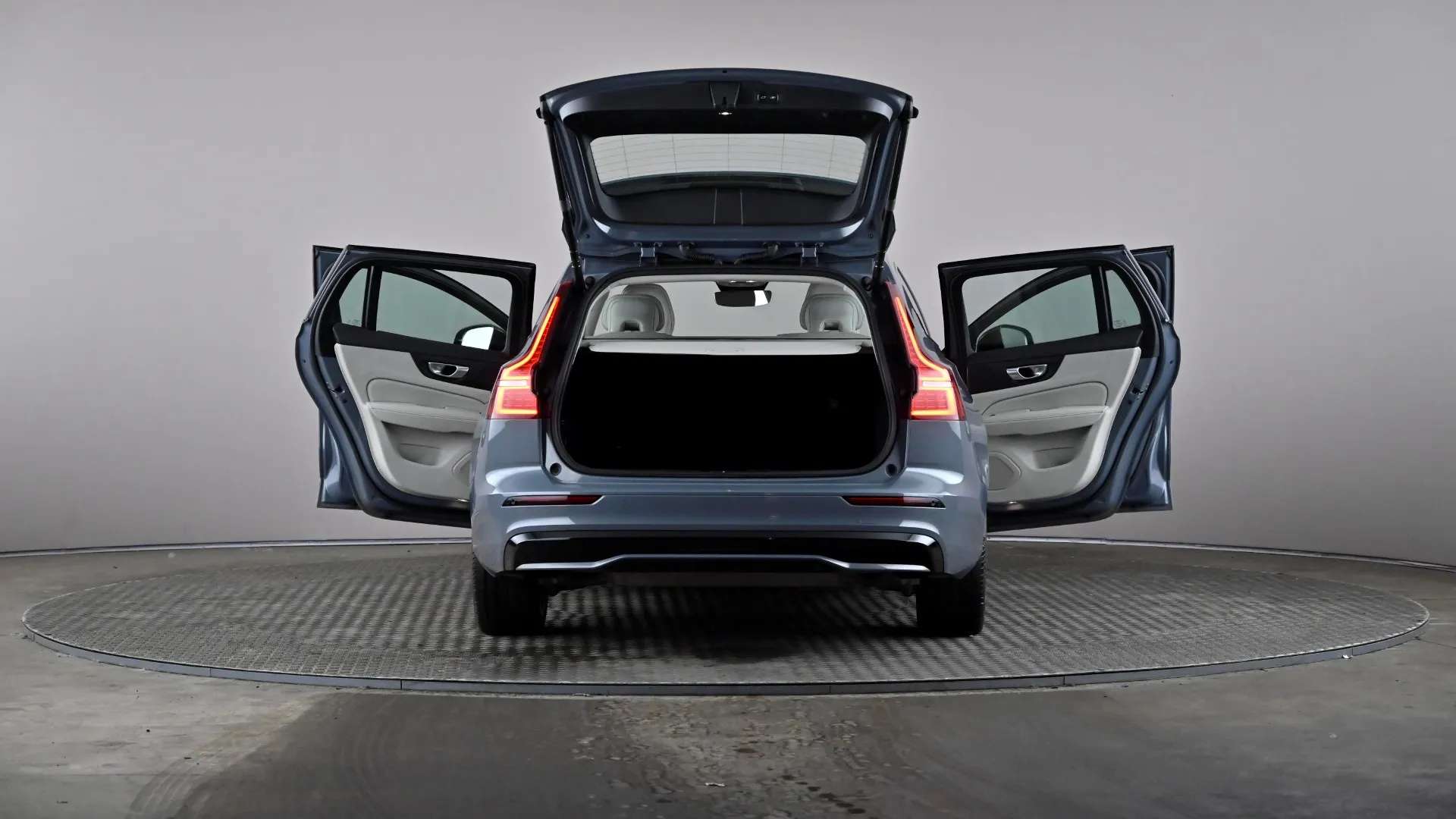2023 VOLVO V60 2023 VOLVO V60