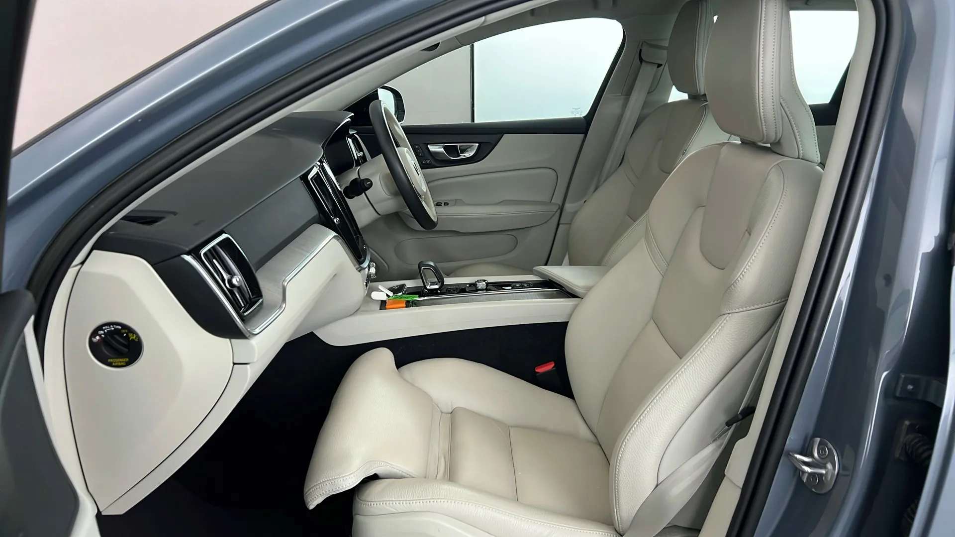 2023 VOLVO V60 2023 VOLVO V60