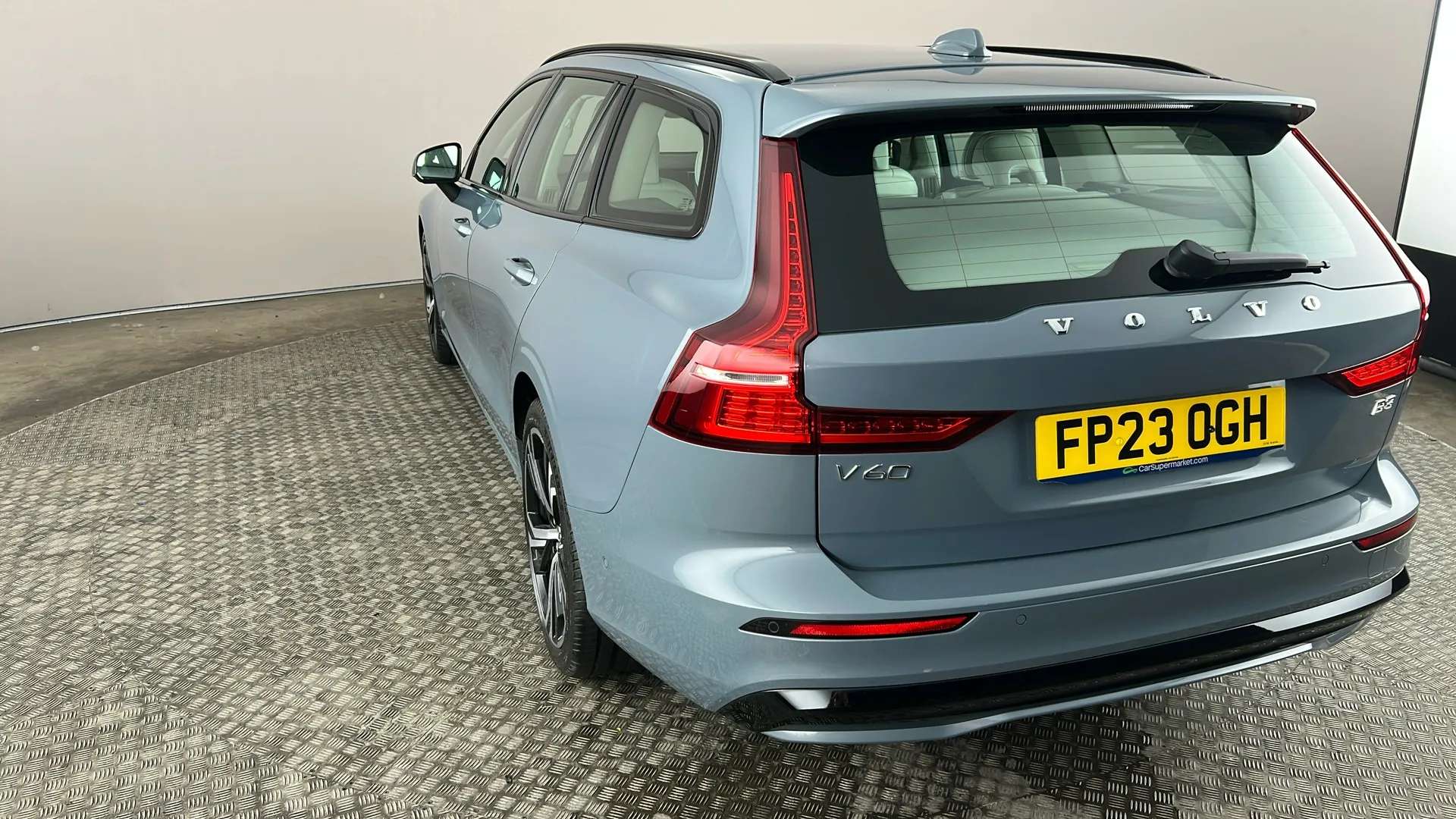 2023 VOLVO V60 2023 VOLVO V60