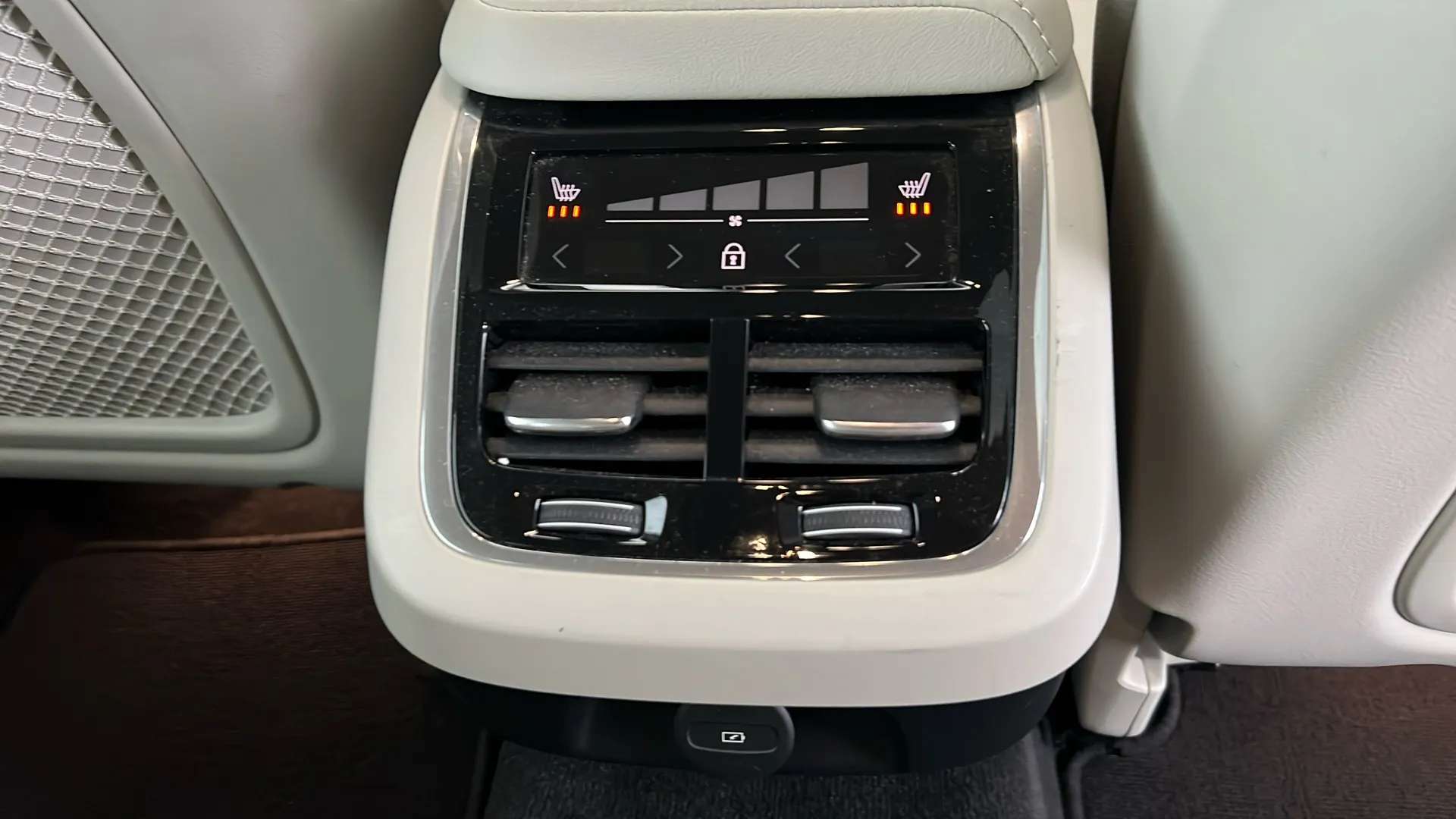 2023 VOLVO V60 2023 VOLVO V60
