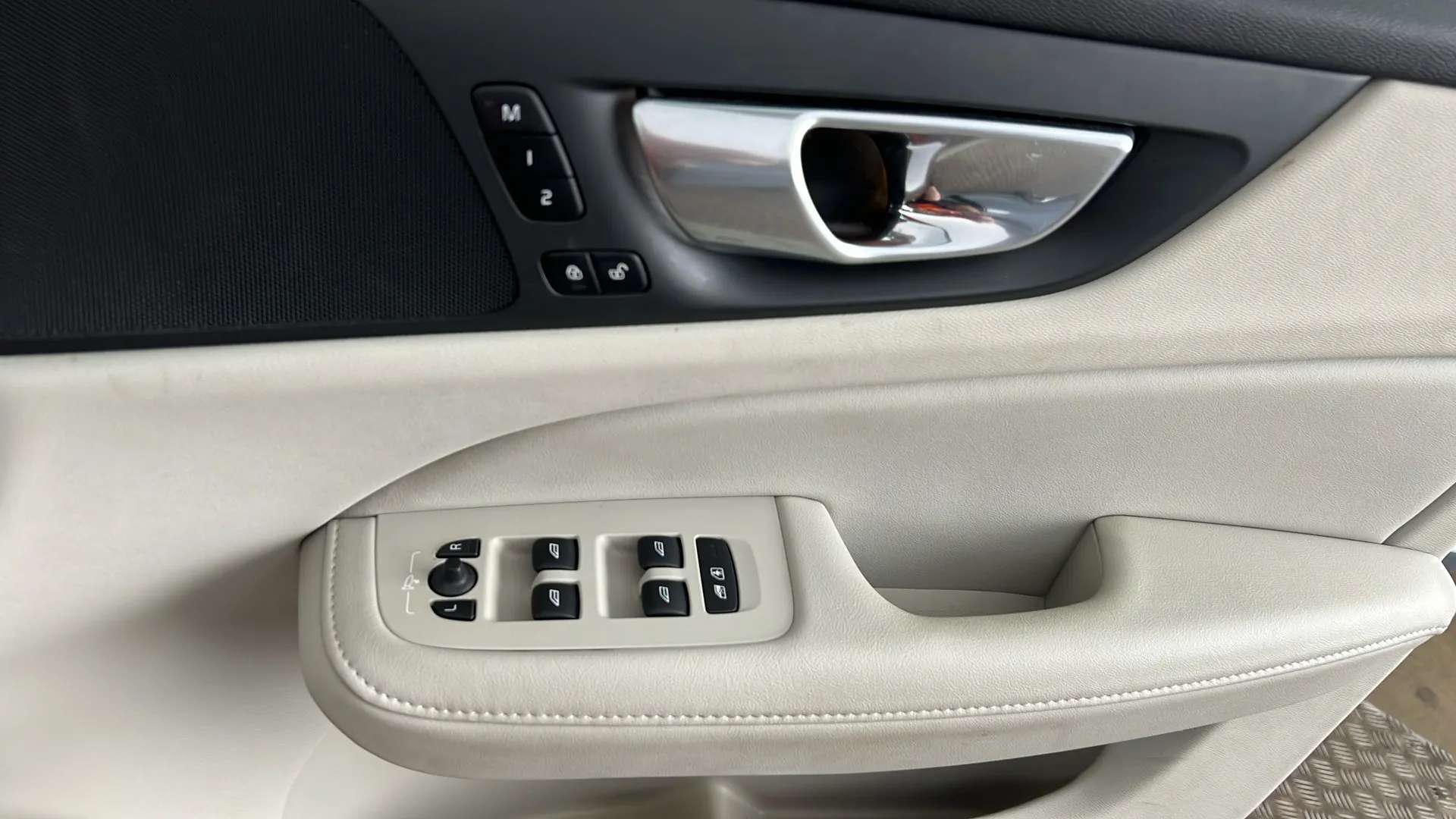 2023 VOLVO V60 2023 VOLVO V60