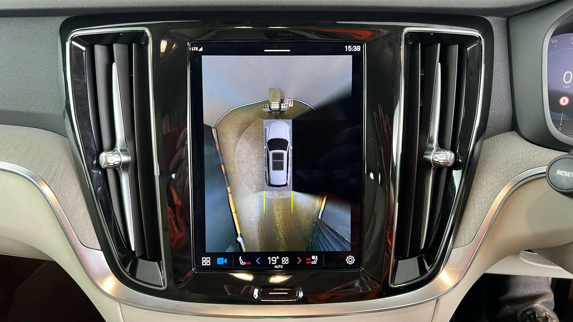 2023 VOLVO V60 2023 VOLVO V60