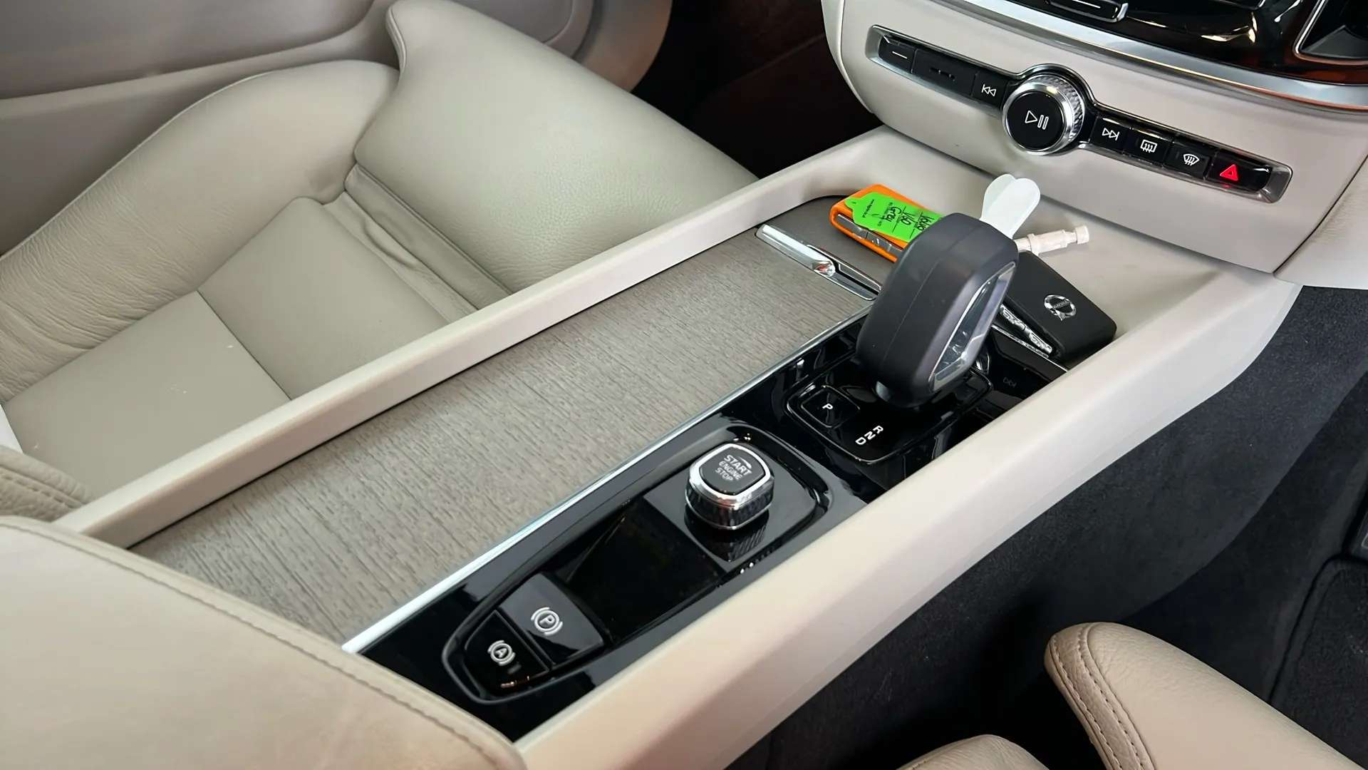 2023 VOLVO V60 2023 VOLVO V60
