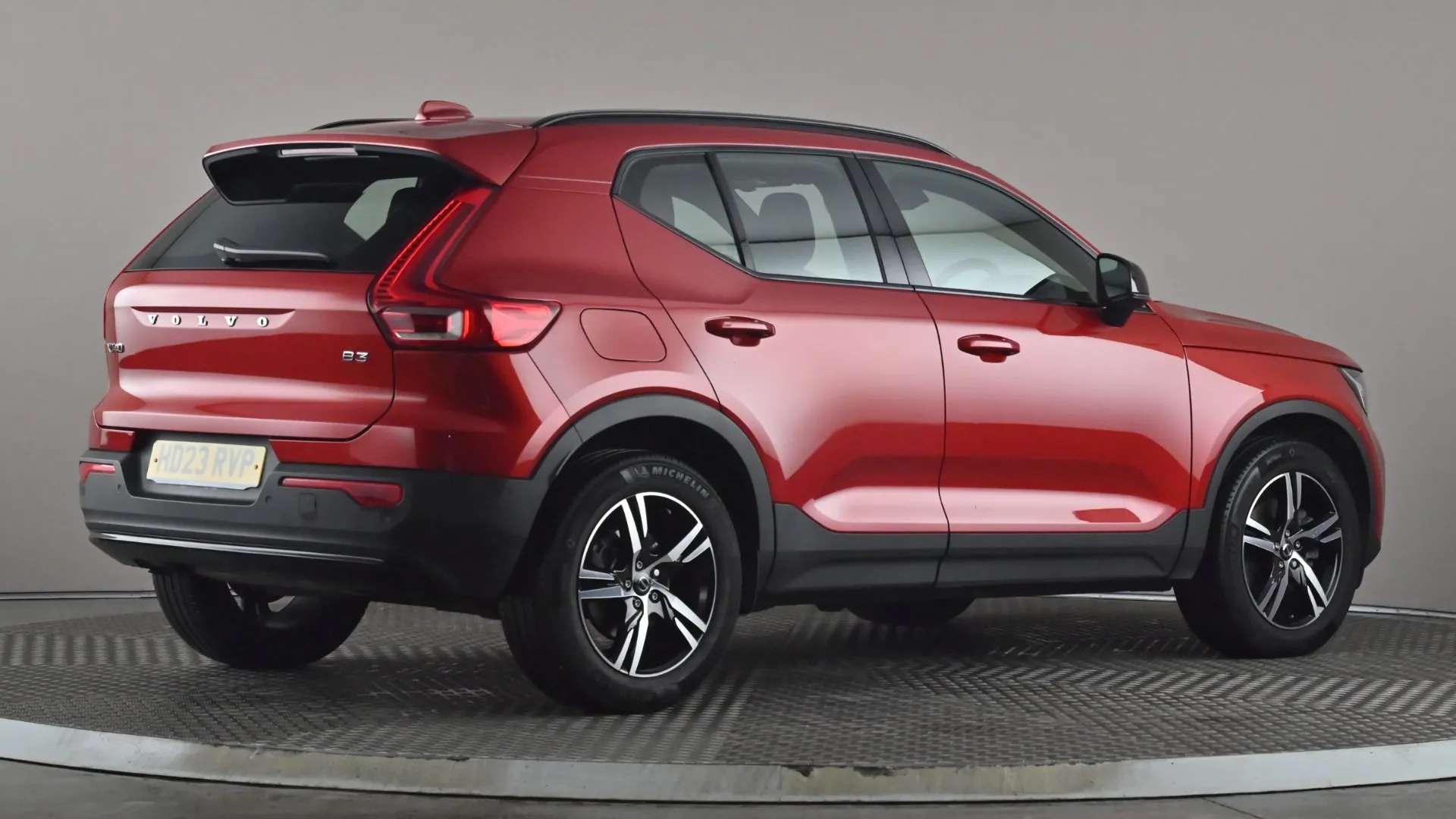 2023 VOLVO XC40 2023 VOLVO XC40