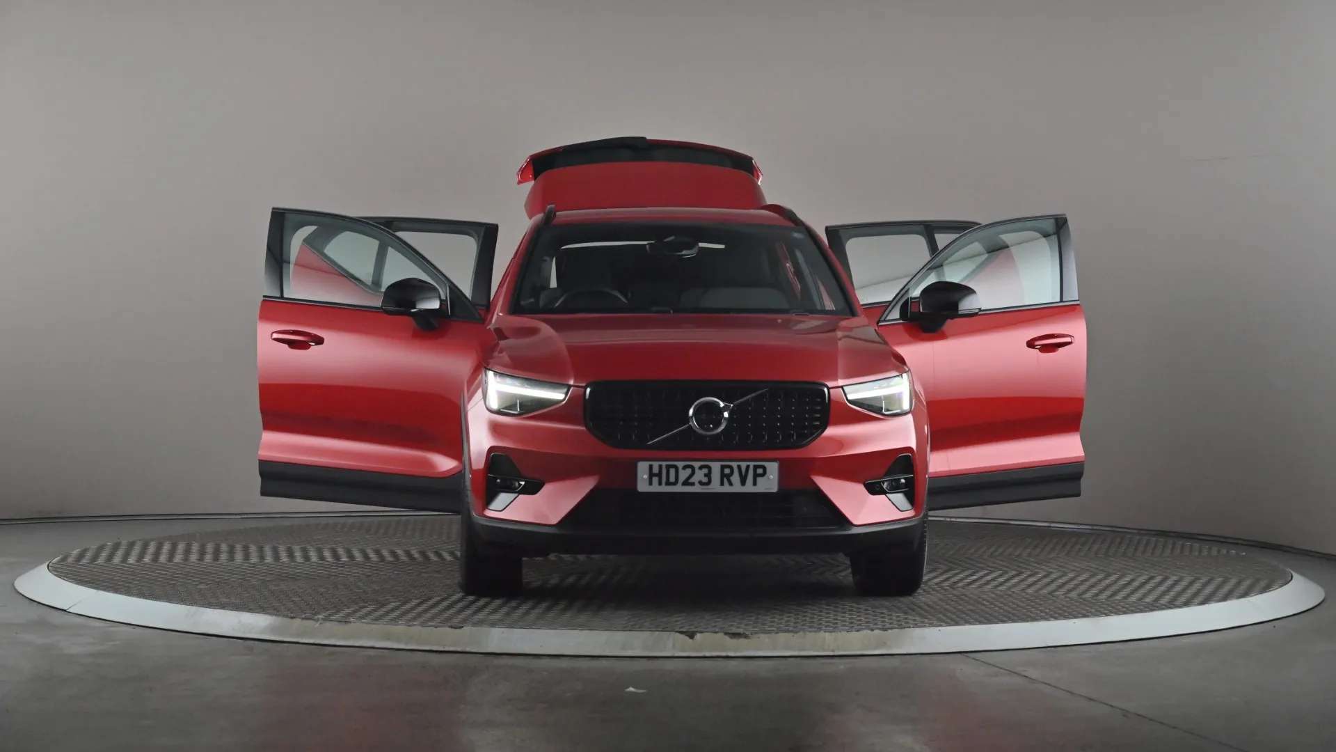 2023 VOLVO XC40 2023 VOLVO XC40