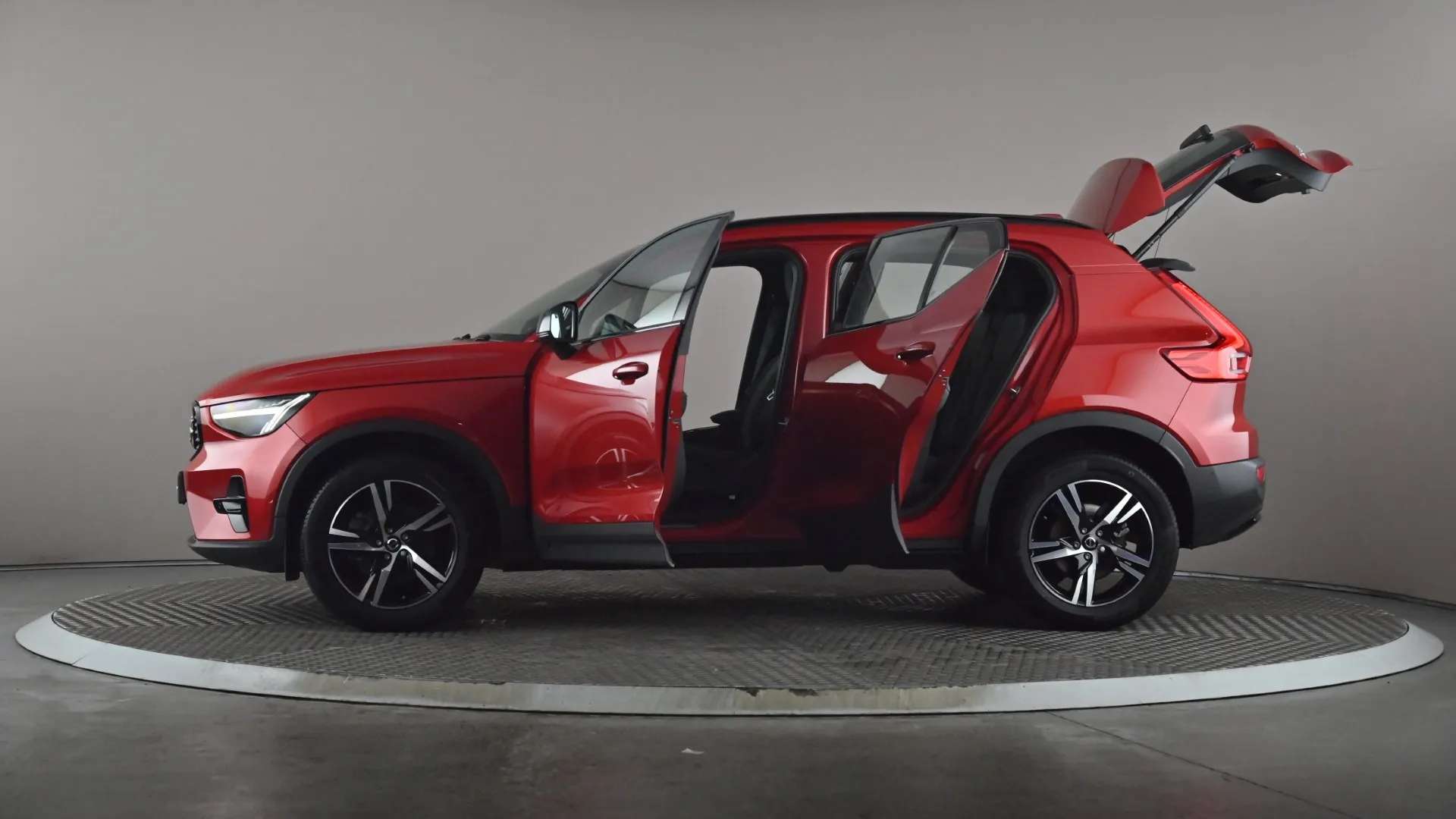 2023 VOLVO XC40 2023 VOLVO XC40