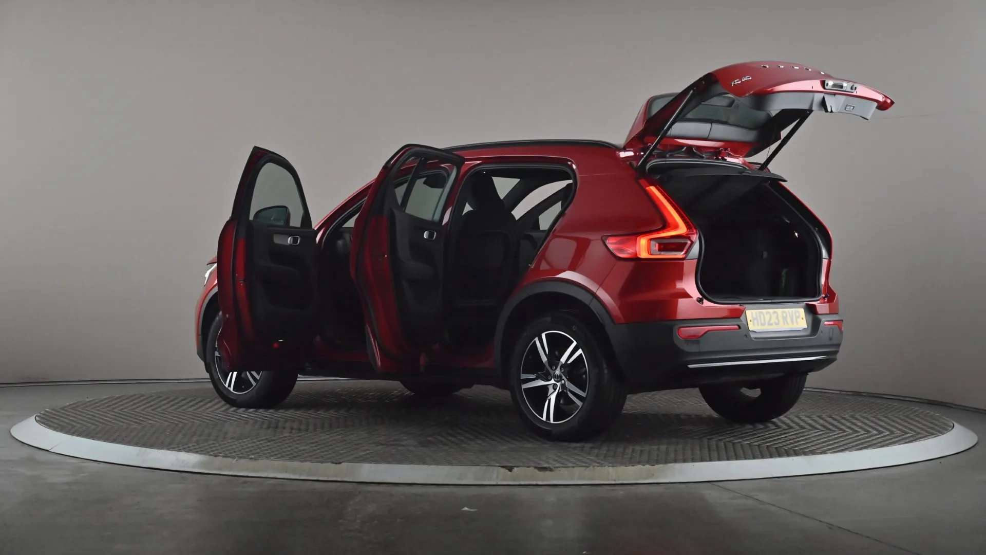 2023 VOLVO XC40 2023 VOLVO XC40