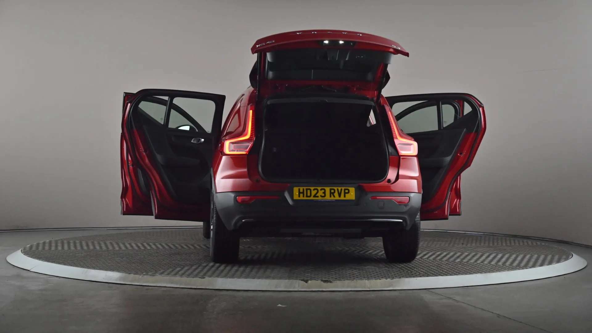 2023 VOLVO XC40 2023 VOLVO XC40