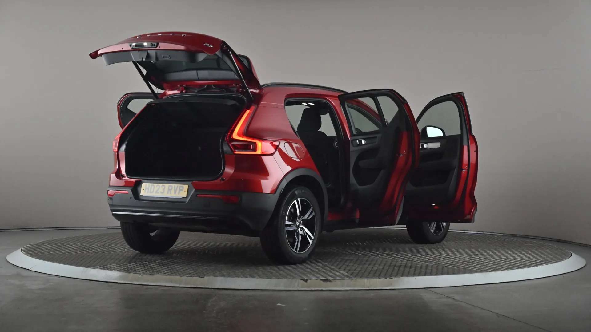 2023 VOLVO XC40 2023 VOLVO XC40