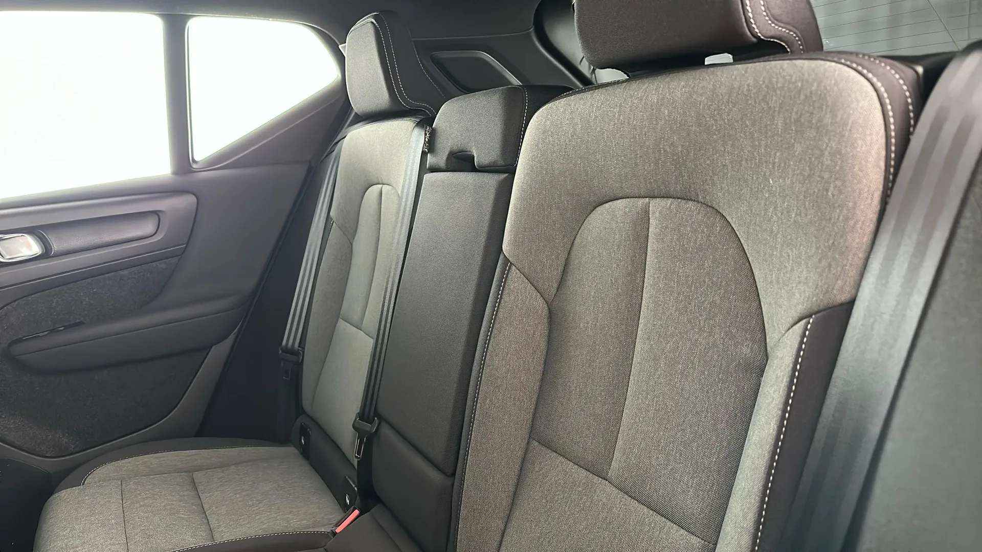 2023 VOLVO XC40 2023 VOLVO XC40