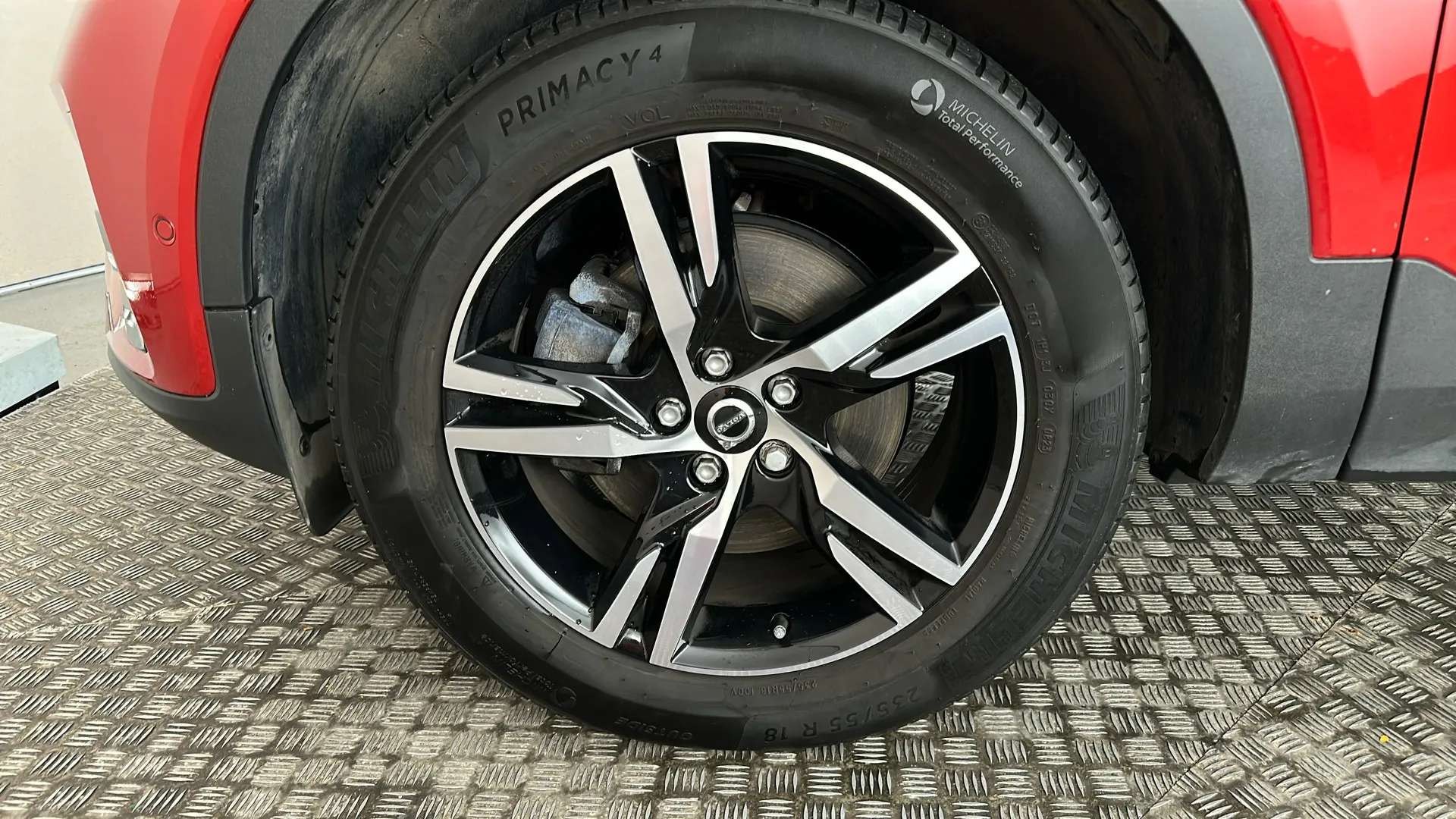 2023 VOLVO XC40 2023 VOLVO XC40