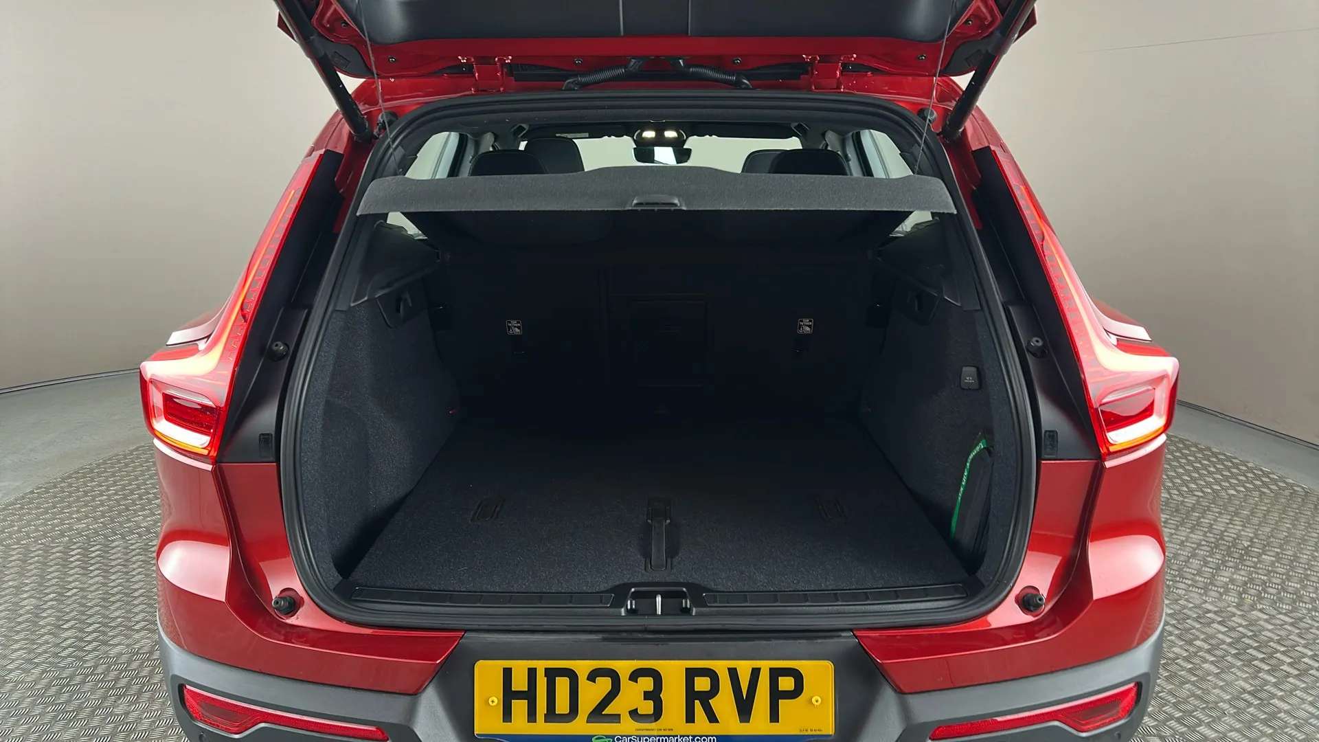 2023 VOLVO XC40 2023 VOLVO XC40