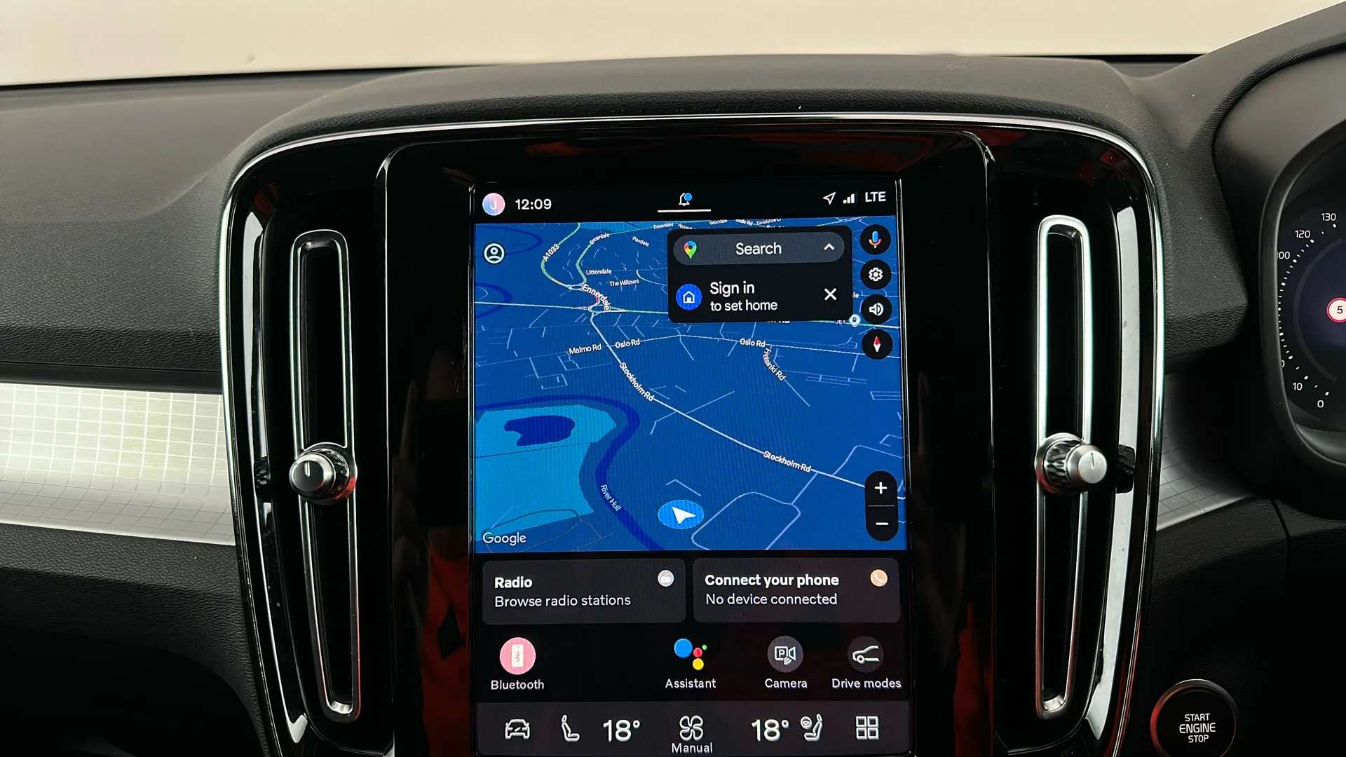 2023 VOLVO XC40 2023 VOLVO XC40