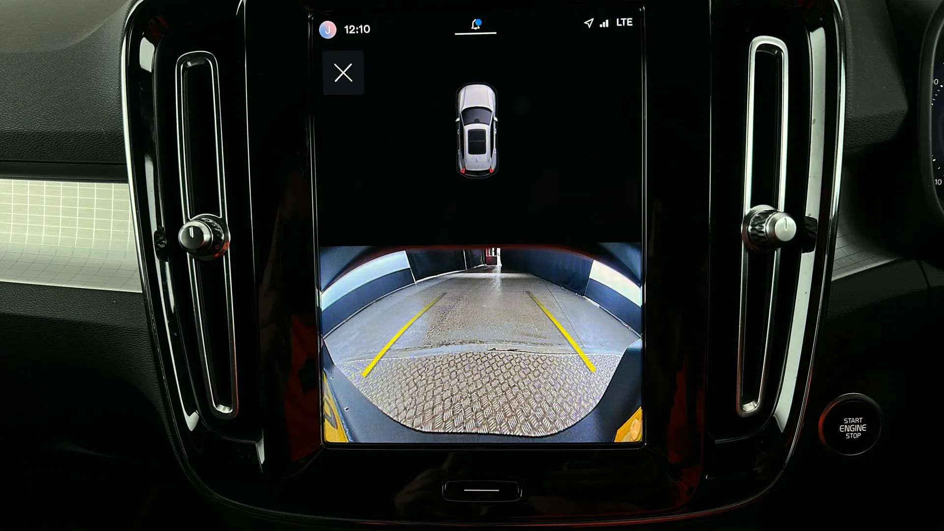 2023 VOLVO XC40 2023 VOLVO XC40