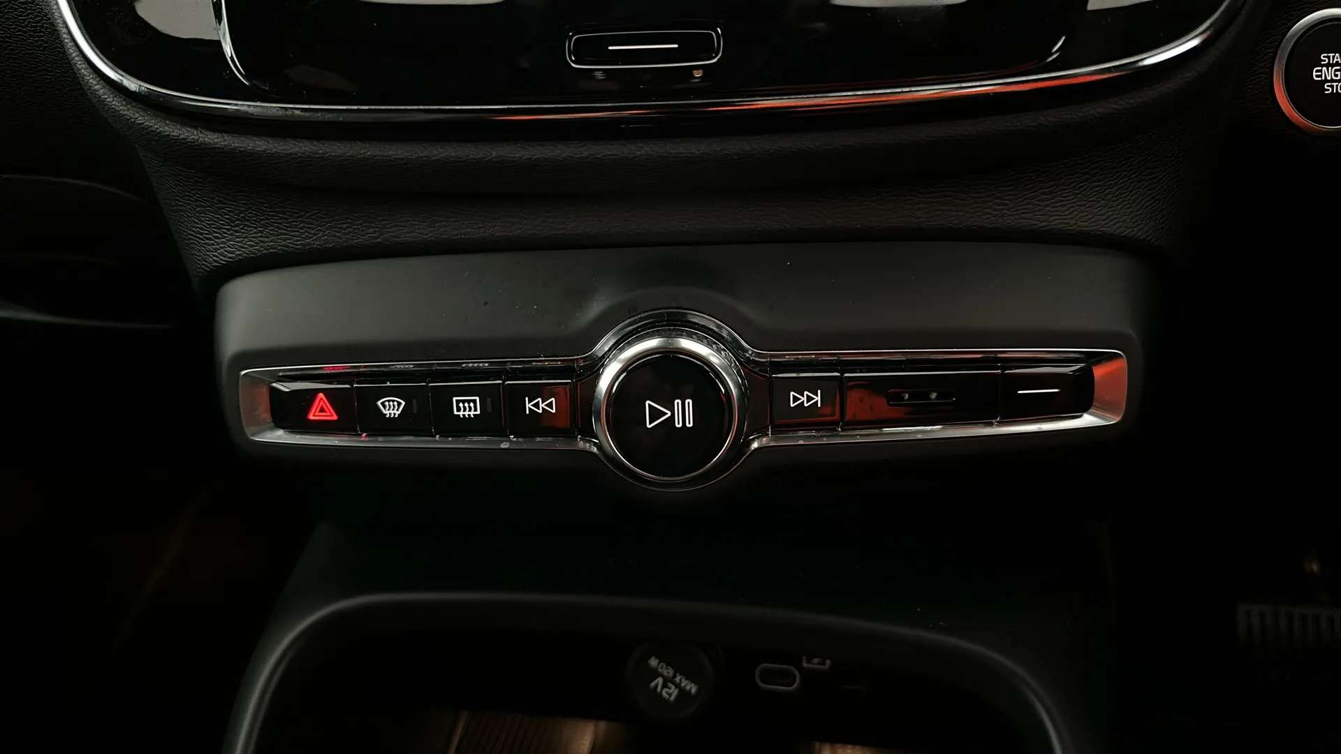 2023 VOLVO XC40 2023 VOLVO XC40
