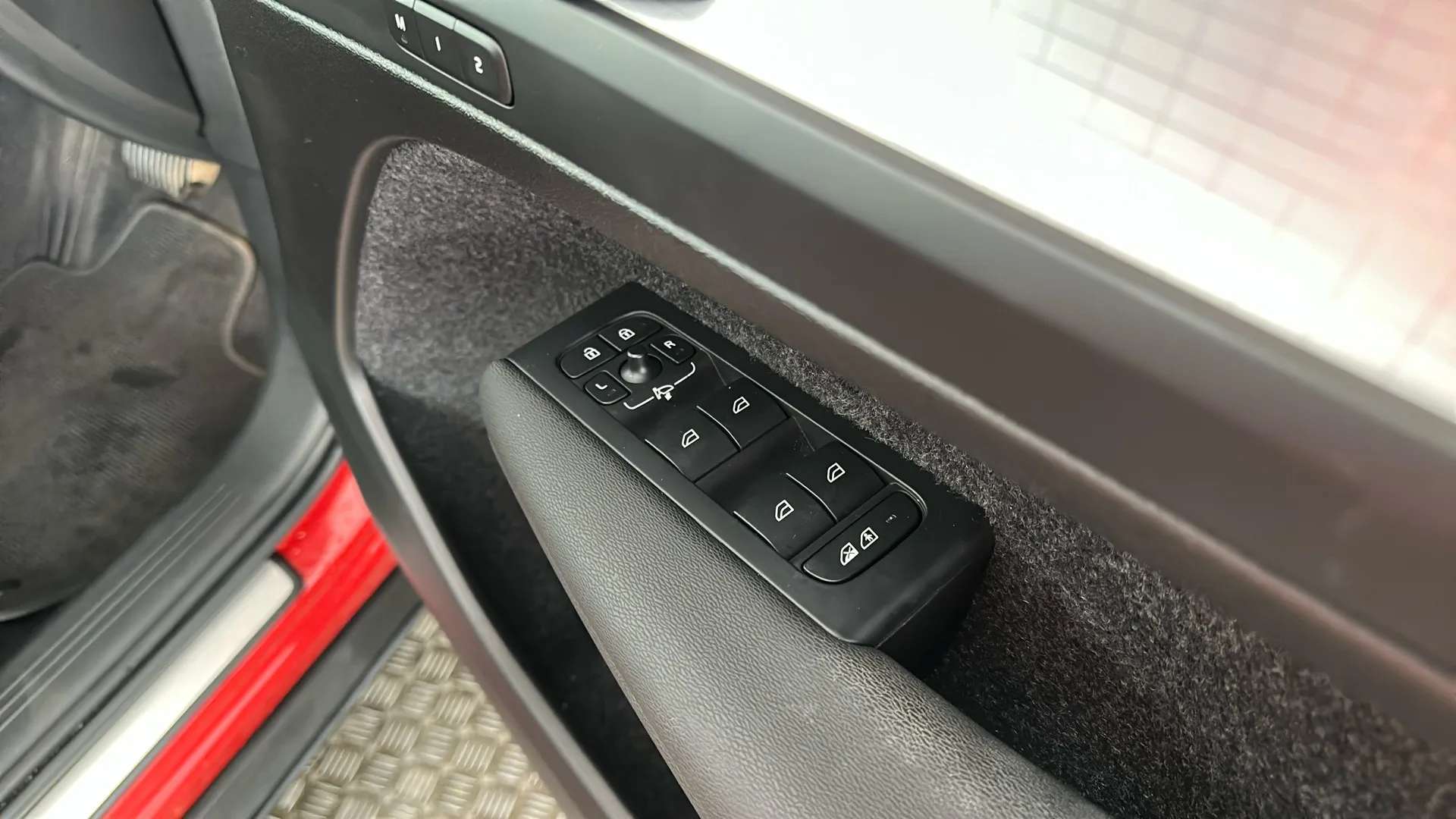 2023 VOLVO XC40 2023 VOLVO XC40
