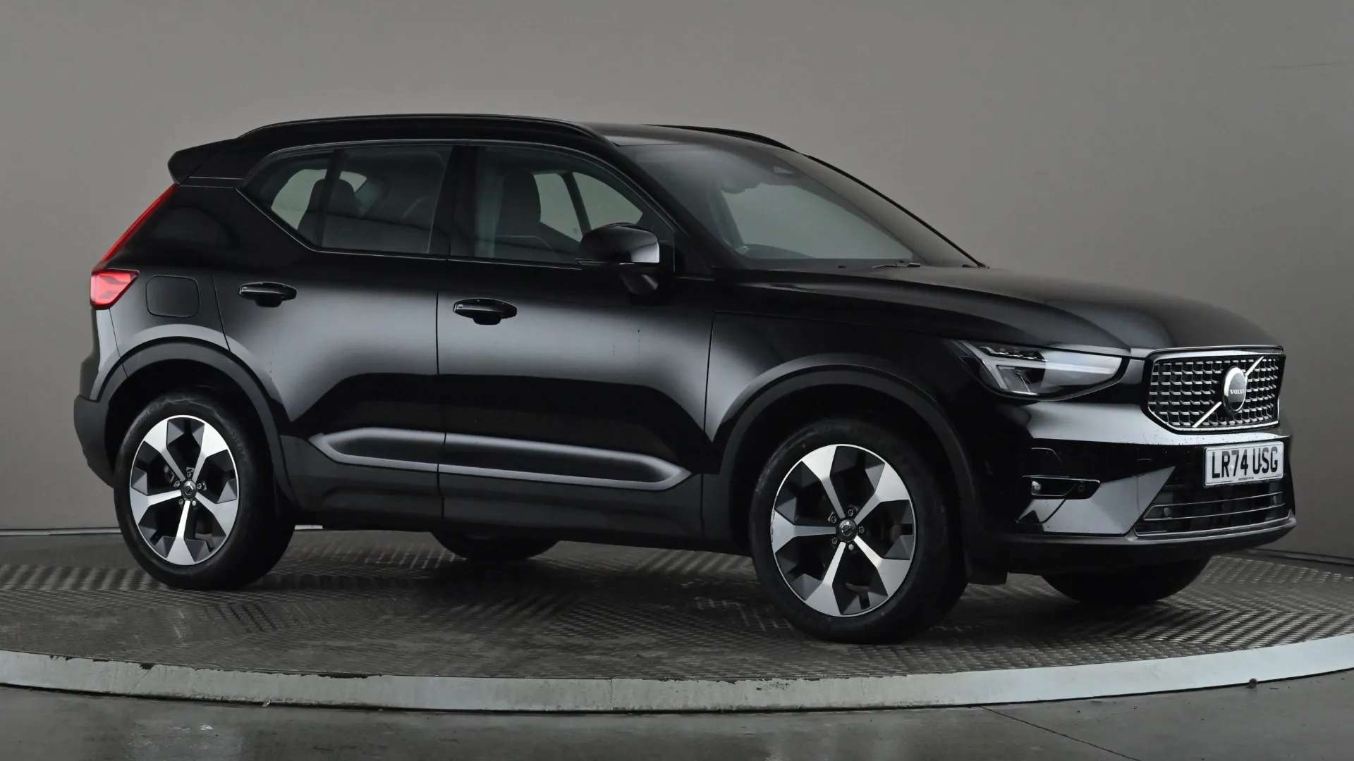 A 2024 VOLVO XC40 2.0 B3P Plus Dark Auto A 2024 VOLVO XC40 2.0 B3P Plus Dark Auto